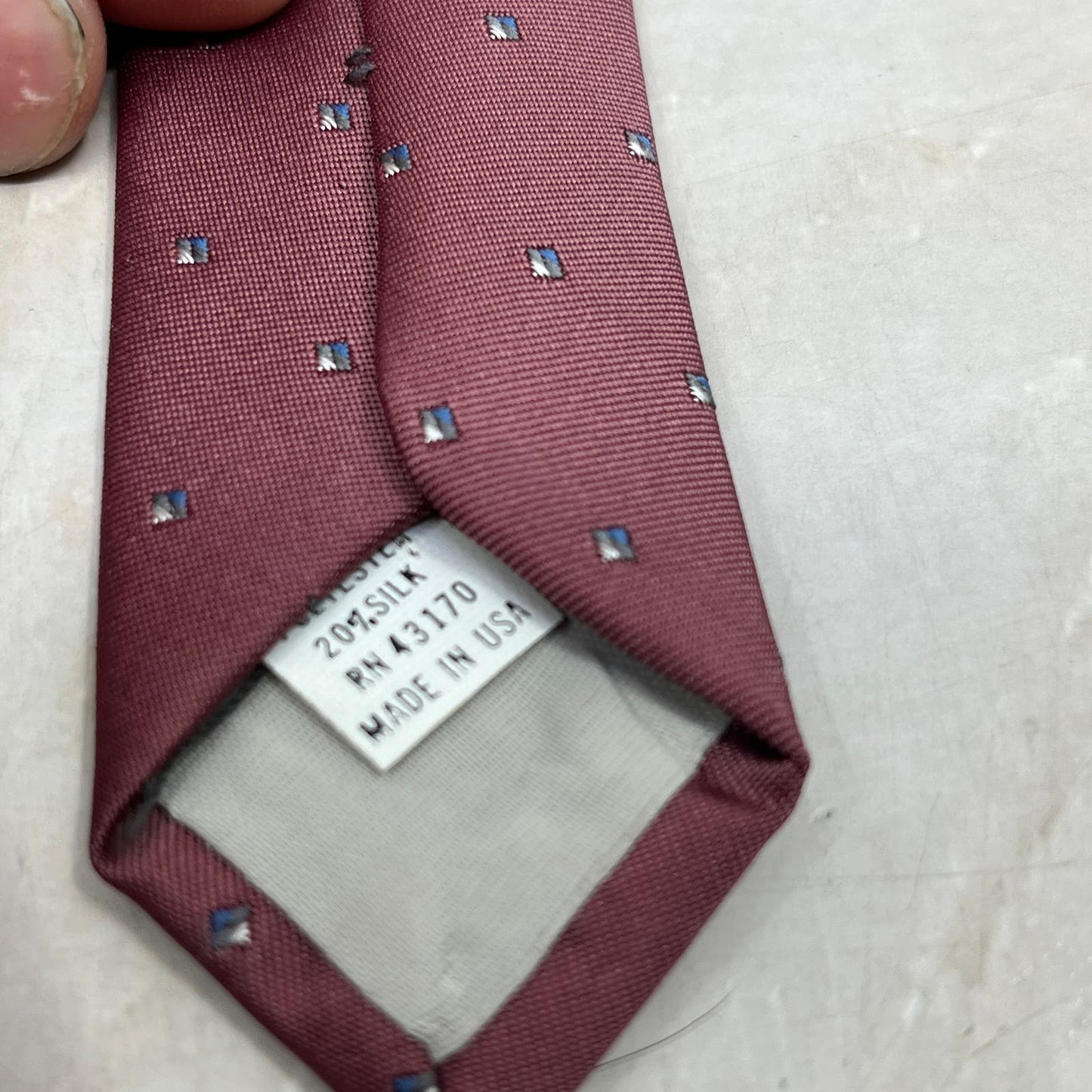 Retro Men's Geoffrey Beene Silk & Polyester Puce Necktie Tie TJ4-T2
