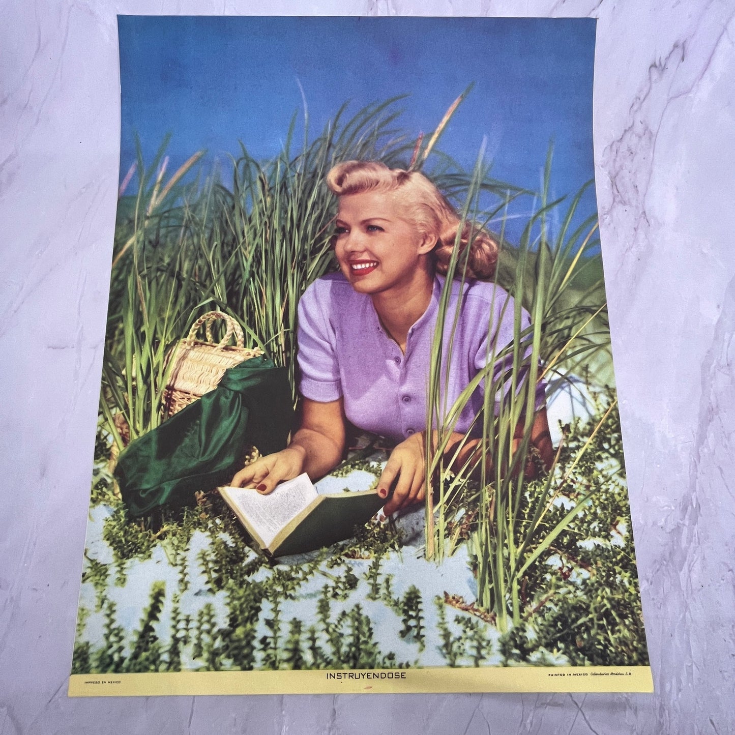 Instruyendo Girl Reading Book - Retro Mexican Art 11.5x14.5" Art Print V22