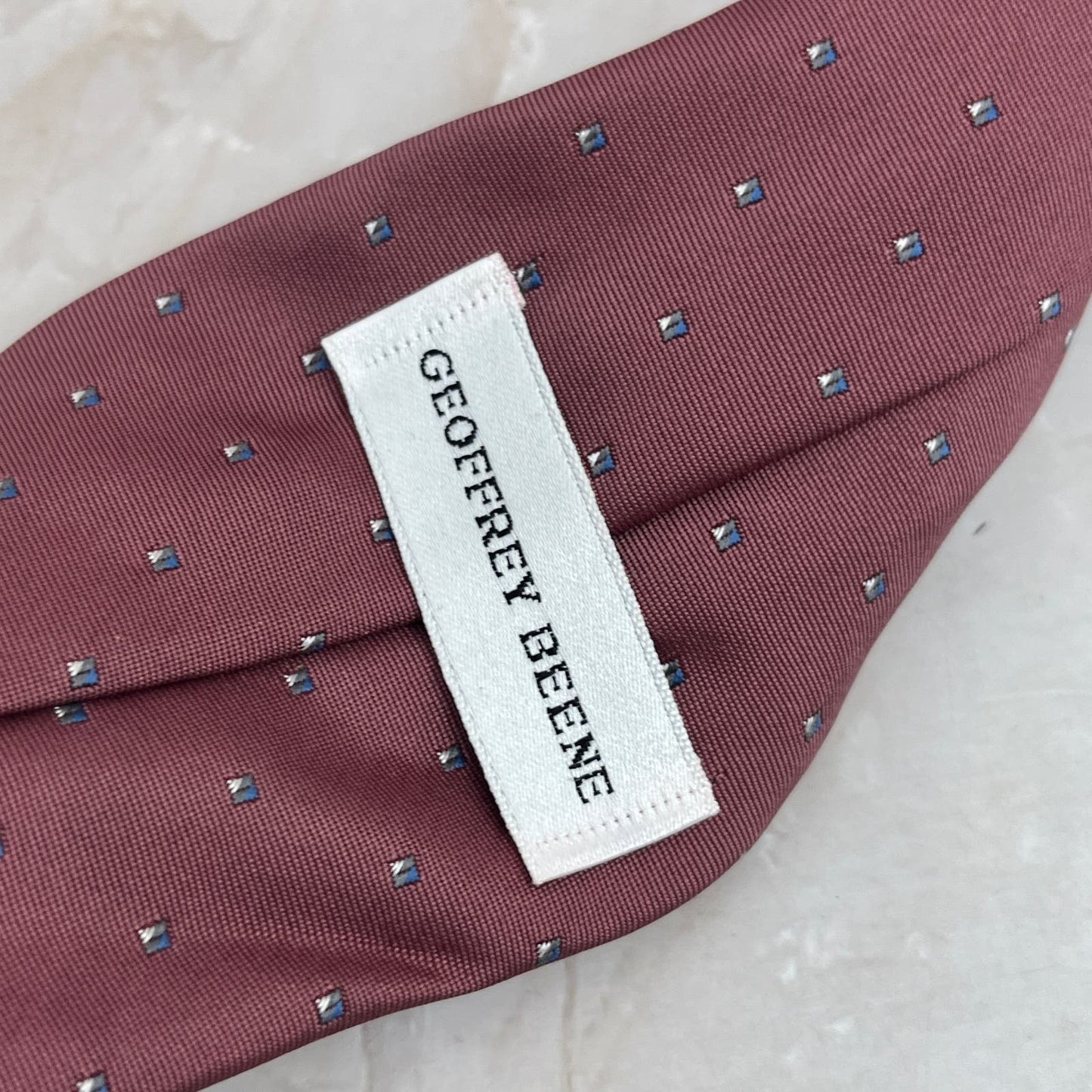 Retro Men's Geoffrey Beene Silk & Polyester Puce Necktie Tie TJ4-T2