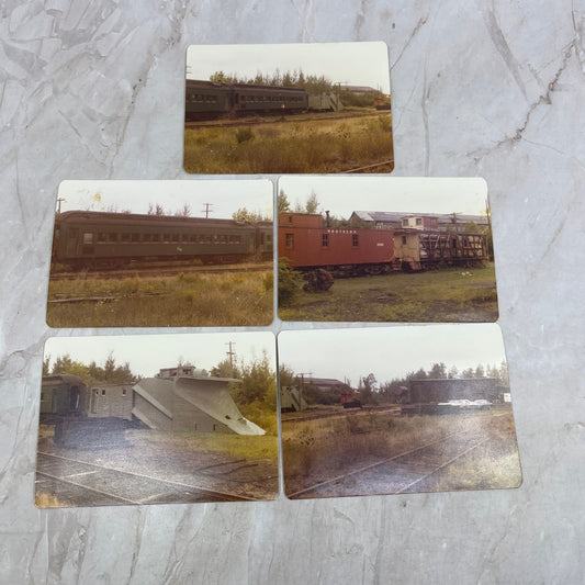 Lot of 5 Original Railroad Train Photographs Taken at Norfolk NY 1977 TG8-Z