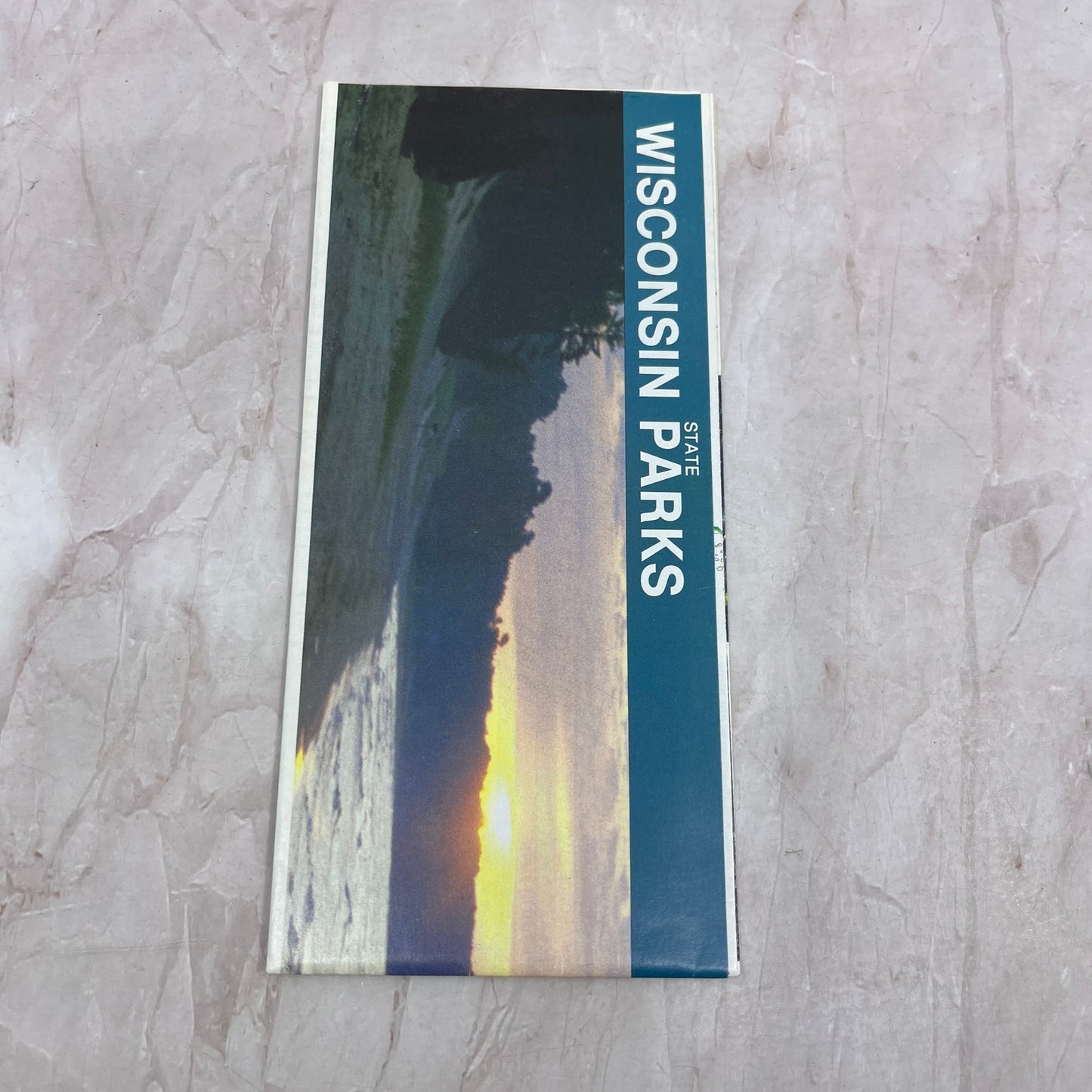 1980s Wisconsin State Parks Travel Guide and Fold Out Map L3-6