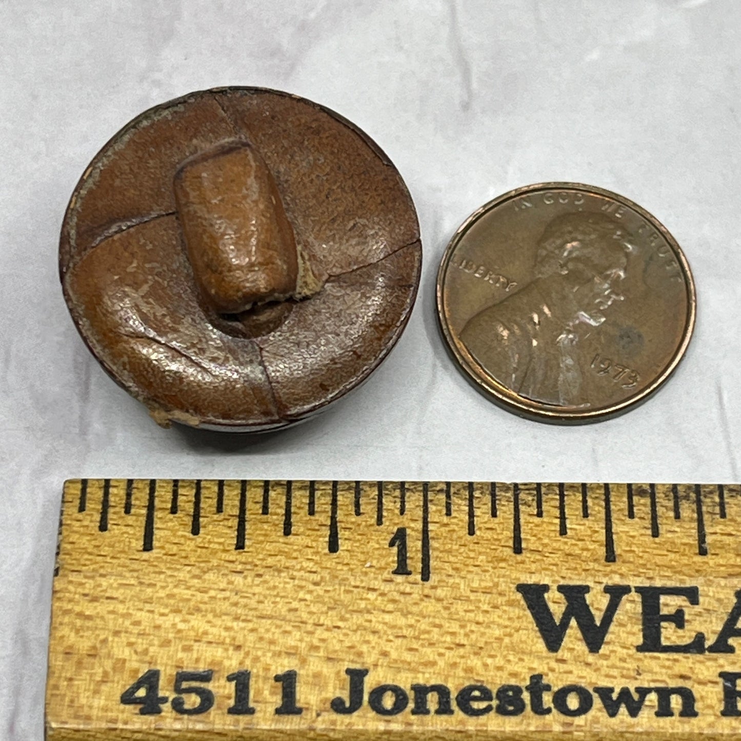 Antique Leather Button 1" SE2