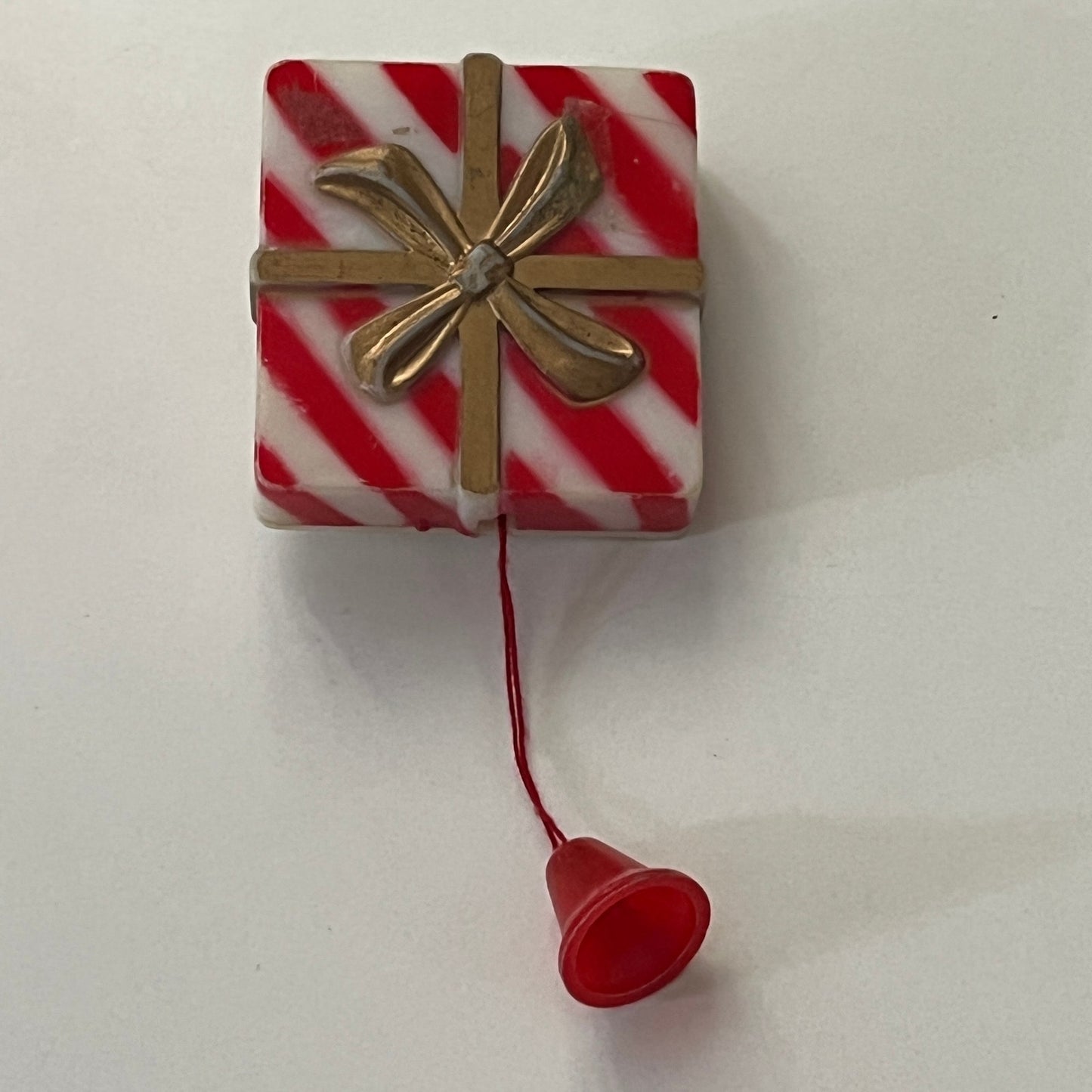 Vintage Santa Claus Pop Up Celluloid Christmas Pinback Button TB7-PB3
