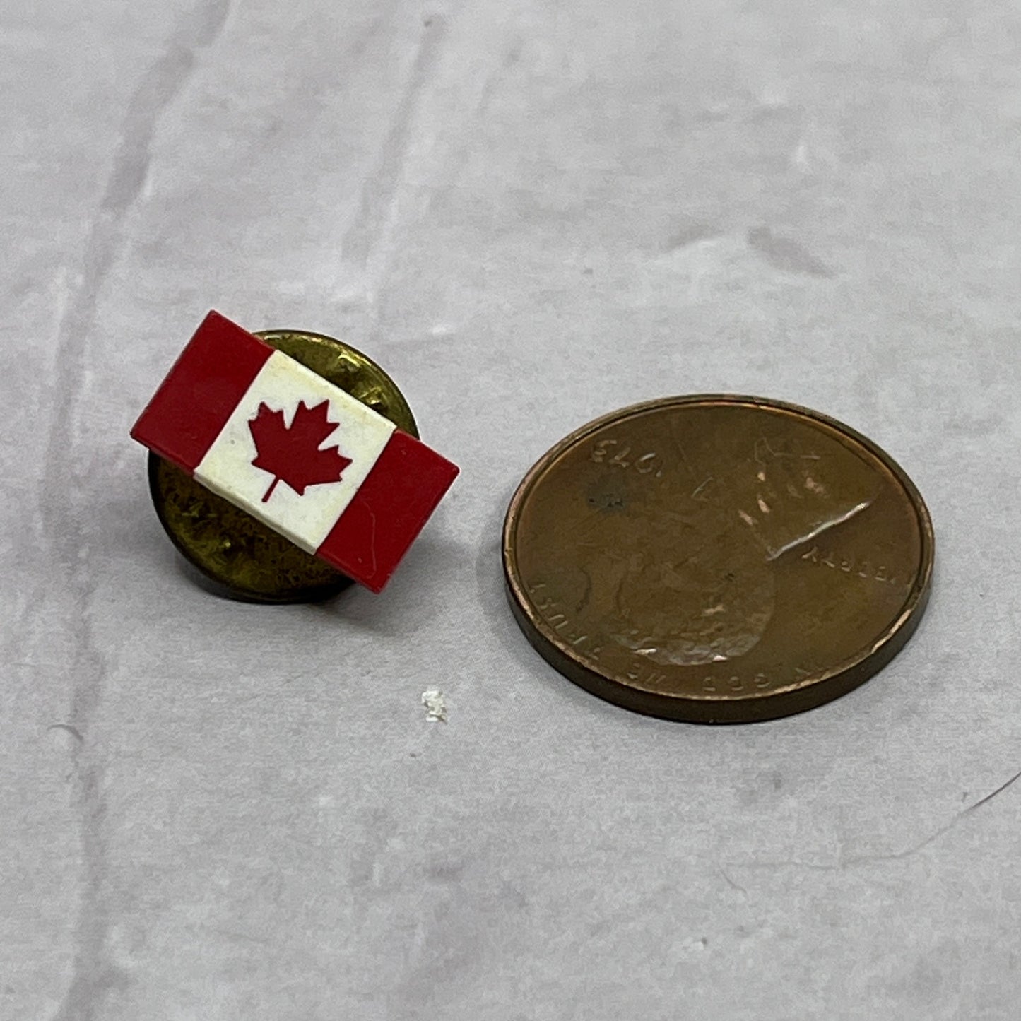 Vintage Canadian Canada Maple Leaf Flag Enamel Pin Pinback Button SB7-SPB
