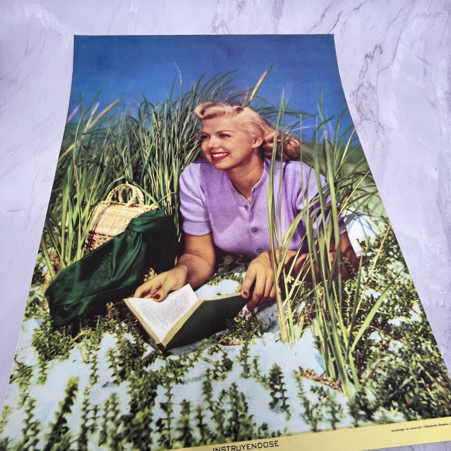 Instruyendo Girl Reading Book - Retro Mexican Art 11.5x14.5" Art Print V22