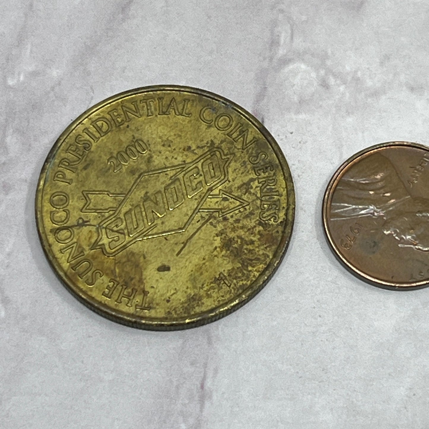 Sunoco Presidential Coin Series William J Clinton Gold Tone SE2