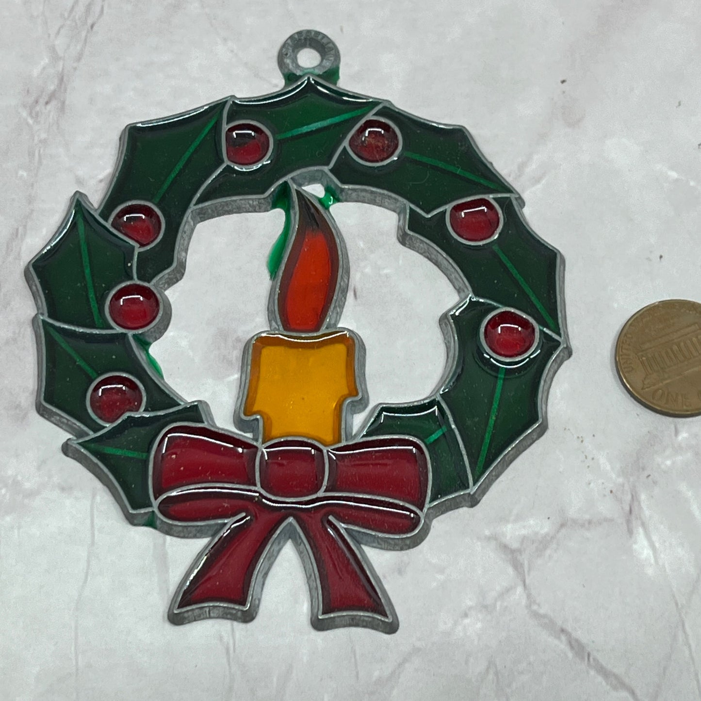 Vintage Stained Glass/Acrylic Suncatcher Christmas Wreath w Candle Ribbon 4" SC1