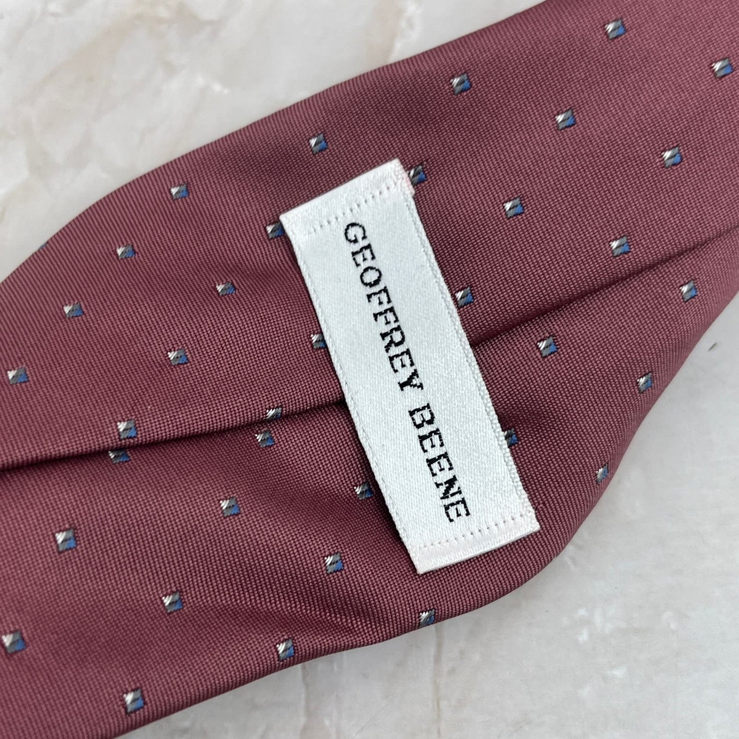 Retro Men's Geoffrey Beene Silk & Polyester Puce Necktie Tie TJ4-T2