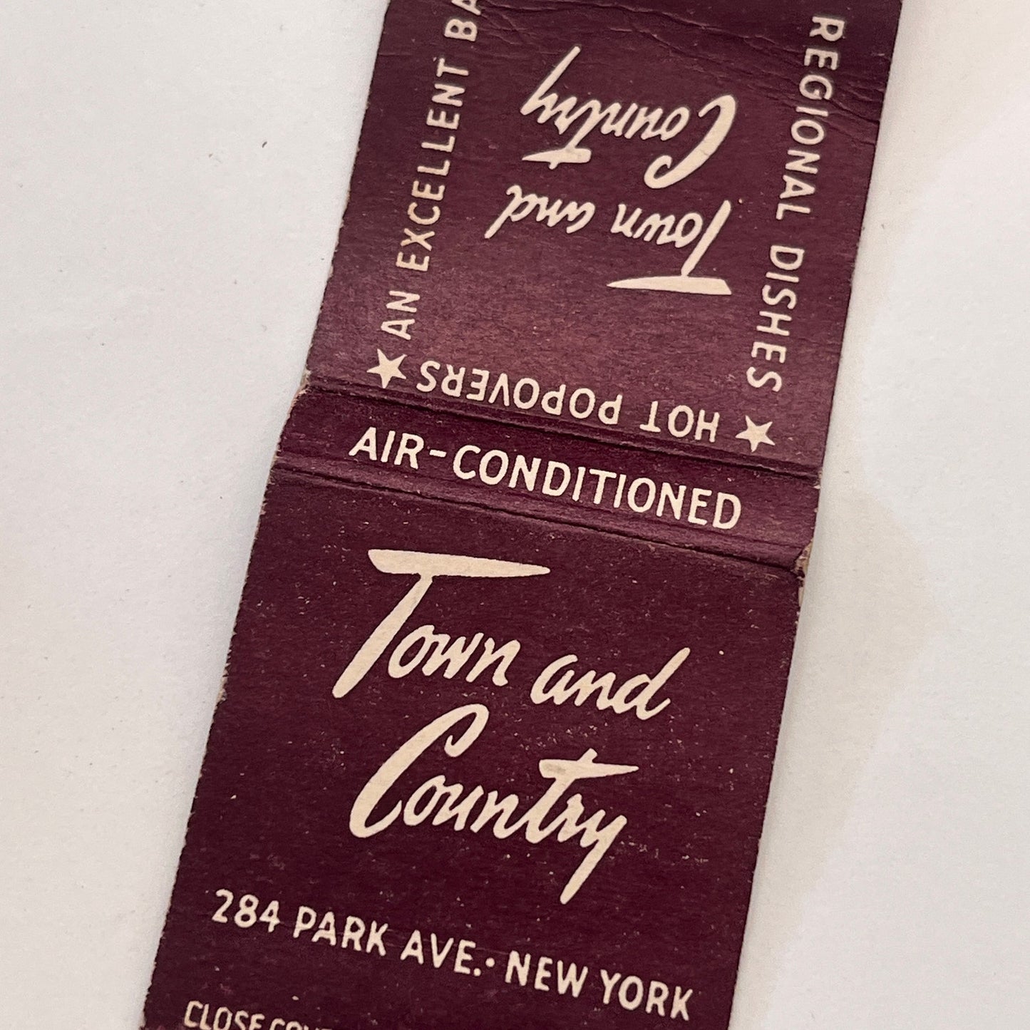 Town & Country Restaurant 284 Park Ave NY Vintage Matchbook Cover TB8-MB-15