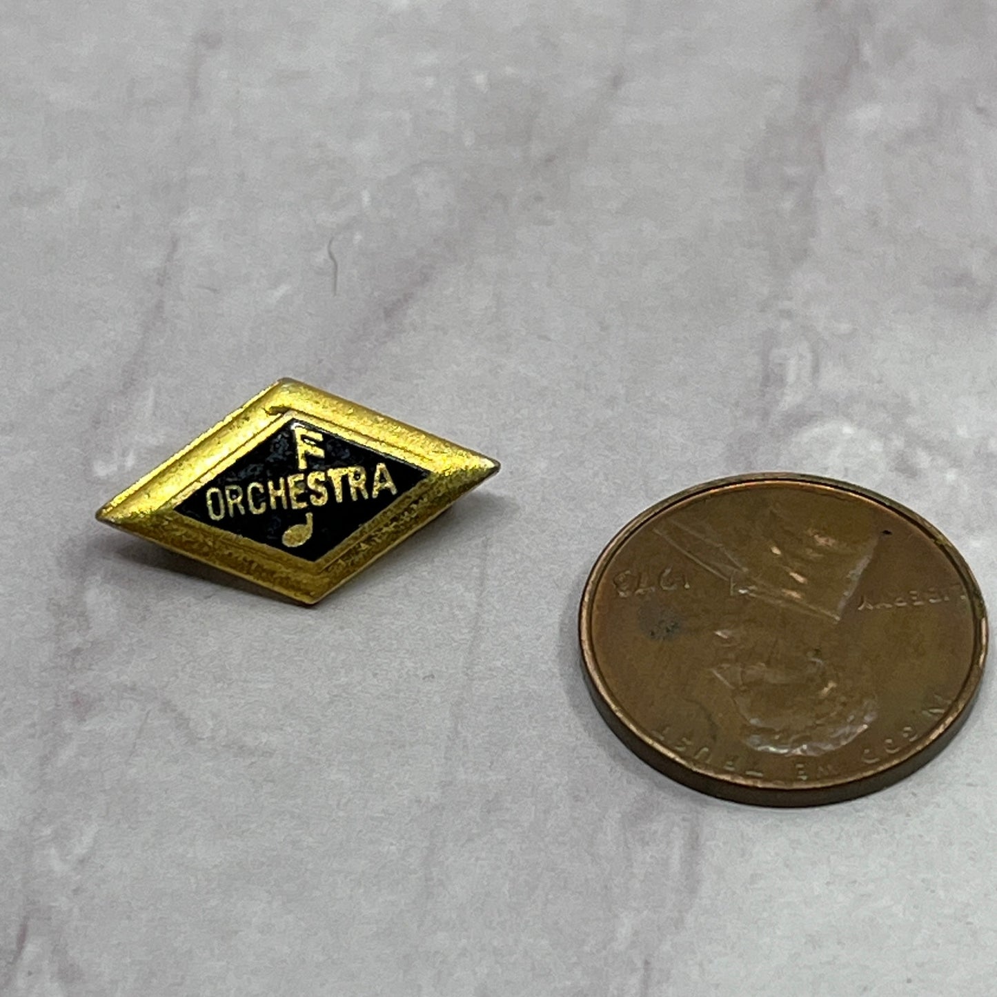 Vintage Gold Tone Orchestra Lapel Pin Pinback Button SB7-SPB