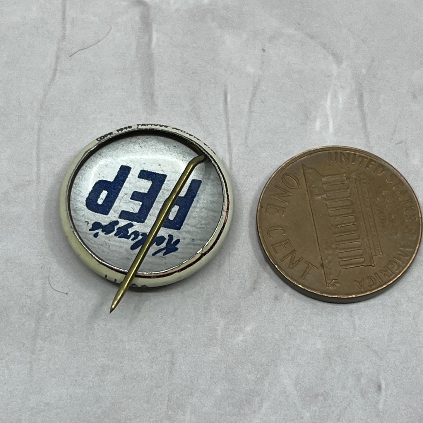 1946 Kellogg's Pep Pin Goofy Comic Strip Pinback Button Cereal Premium SE2