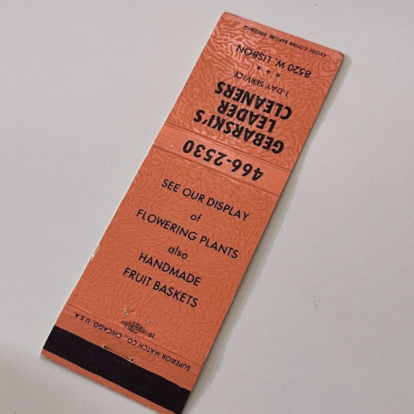 Gebarski's Leader Cleaners 8520 W. Lisbon Vintage Matchbook Cover TB6-MB2-1