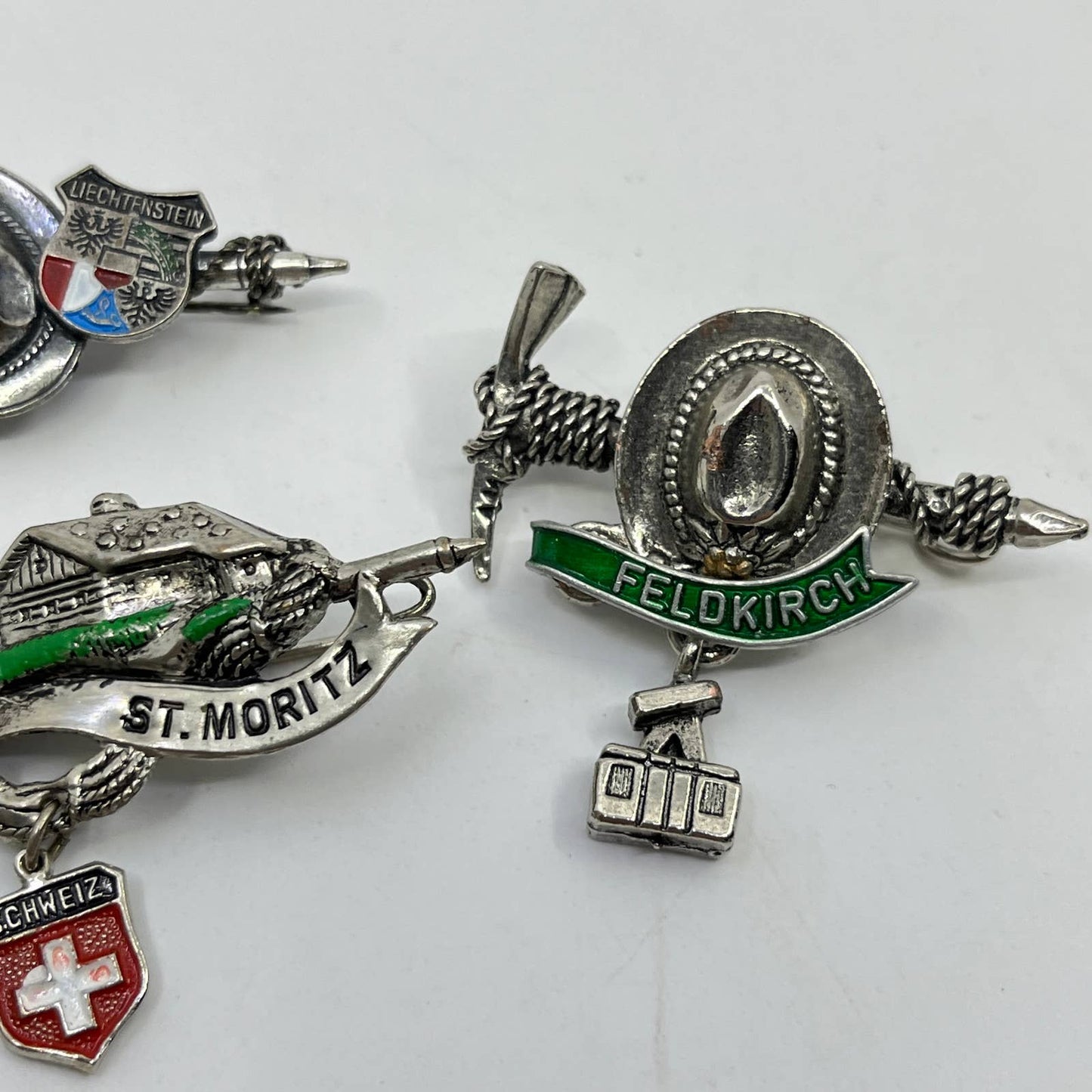 Vtg Lot of 5 Souvenir Pinback Buttons Austria Switzerland Lichtenstein SD8