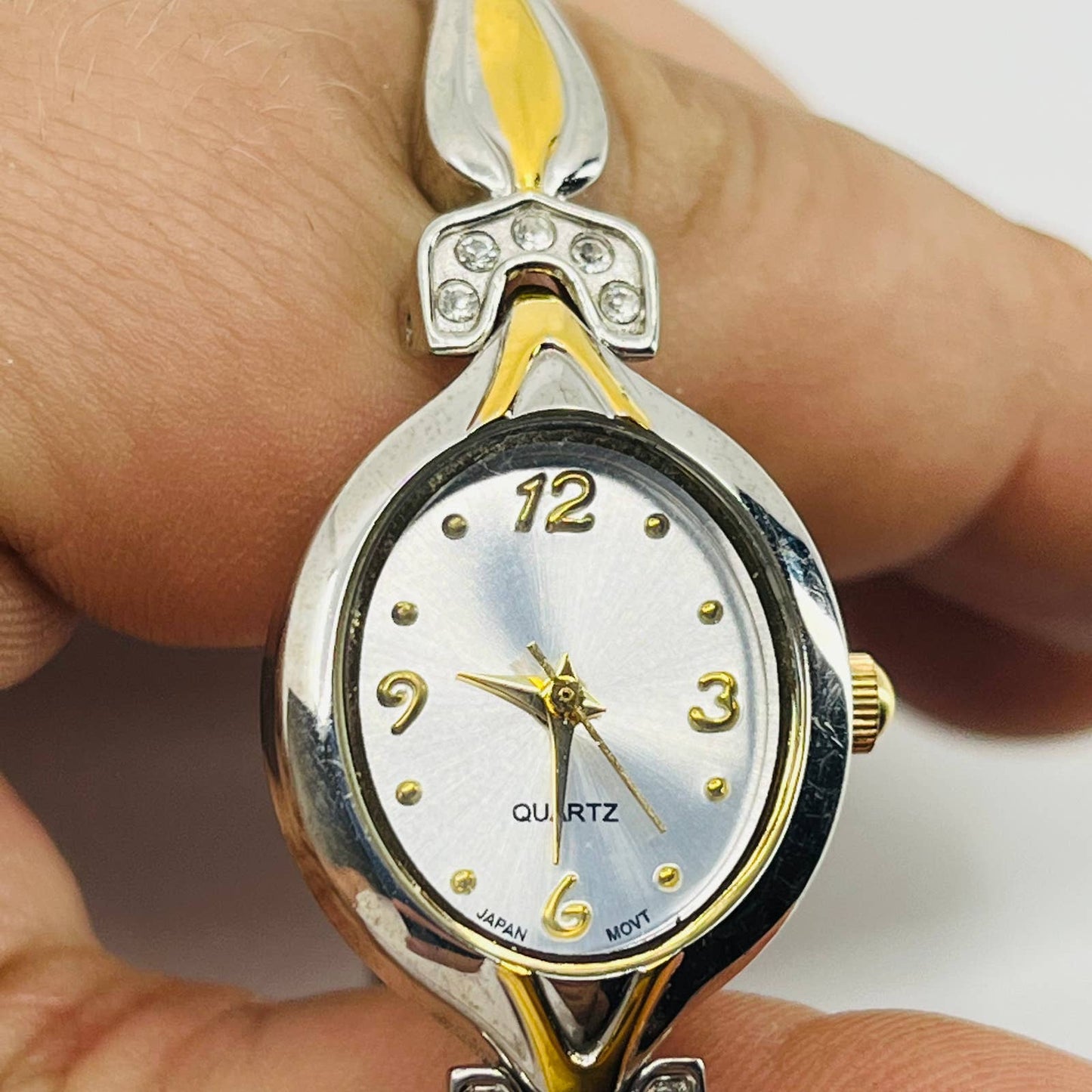 Vintage Gold & Silver Tone Quartz Watch Metal Stretch Band SA9