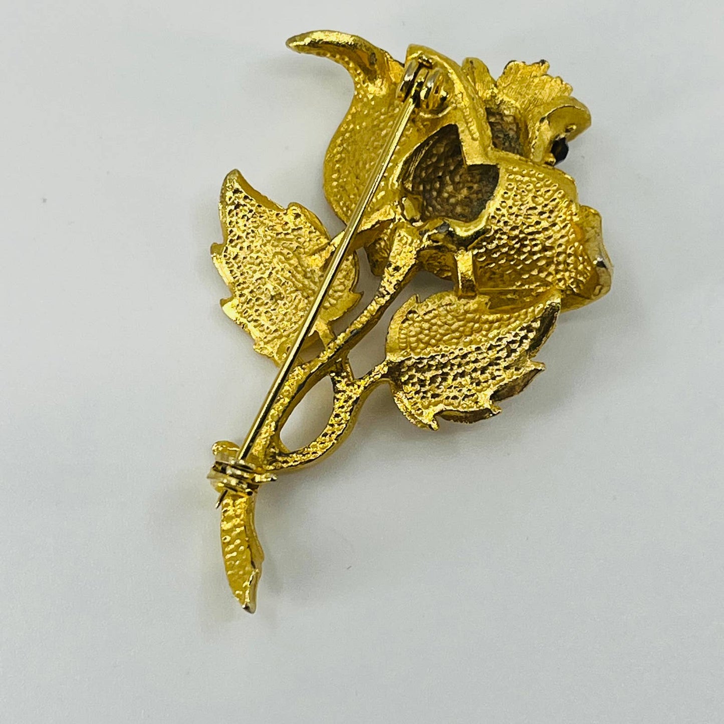 Vintage MCM Mod Ruby Red Rhinestone Rose Brooch Gold Tone SA6