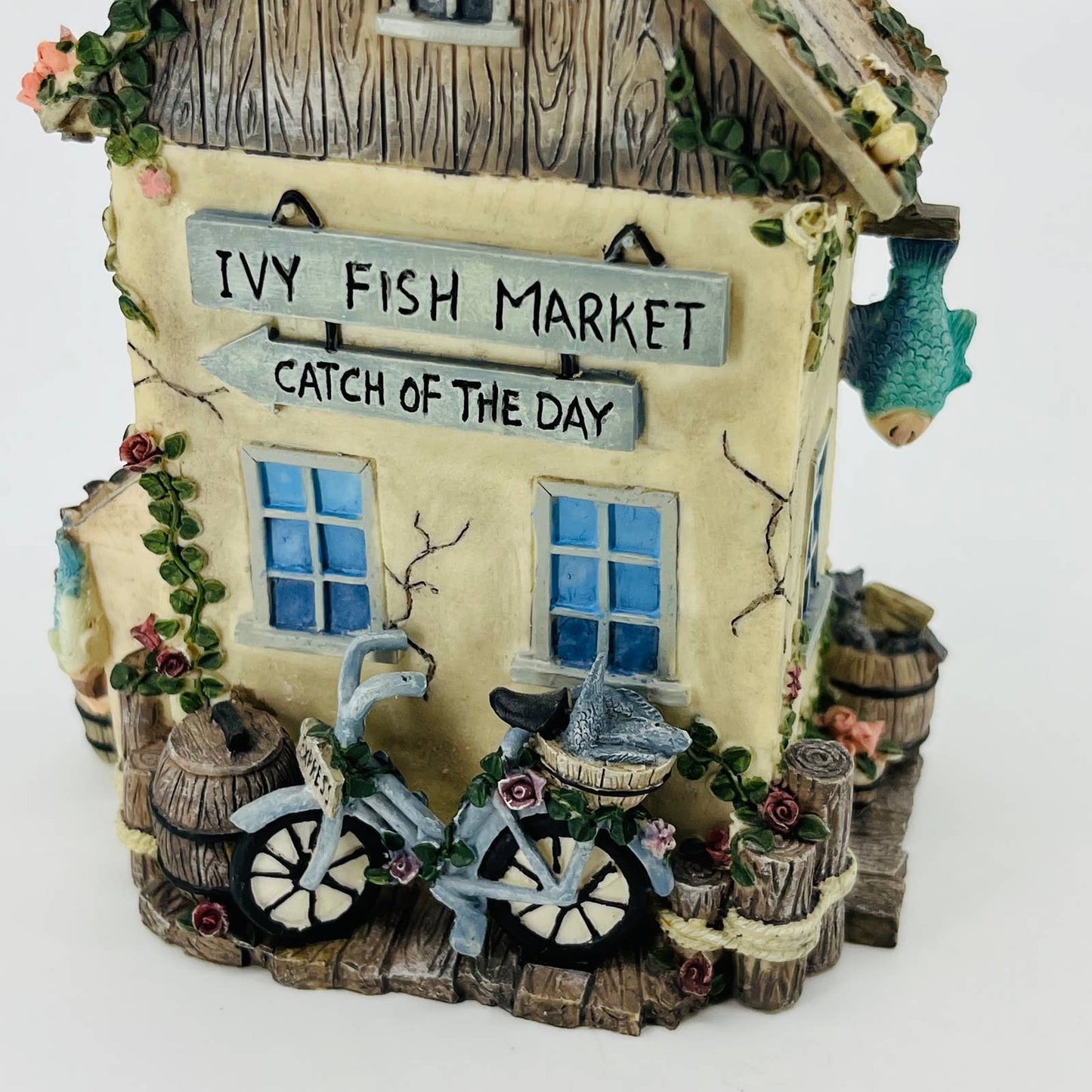 Ivy & Innocence Ivy Cove 05607 The Ivy Fish Market IN BOX TB9