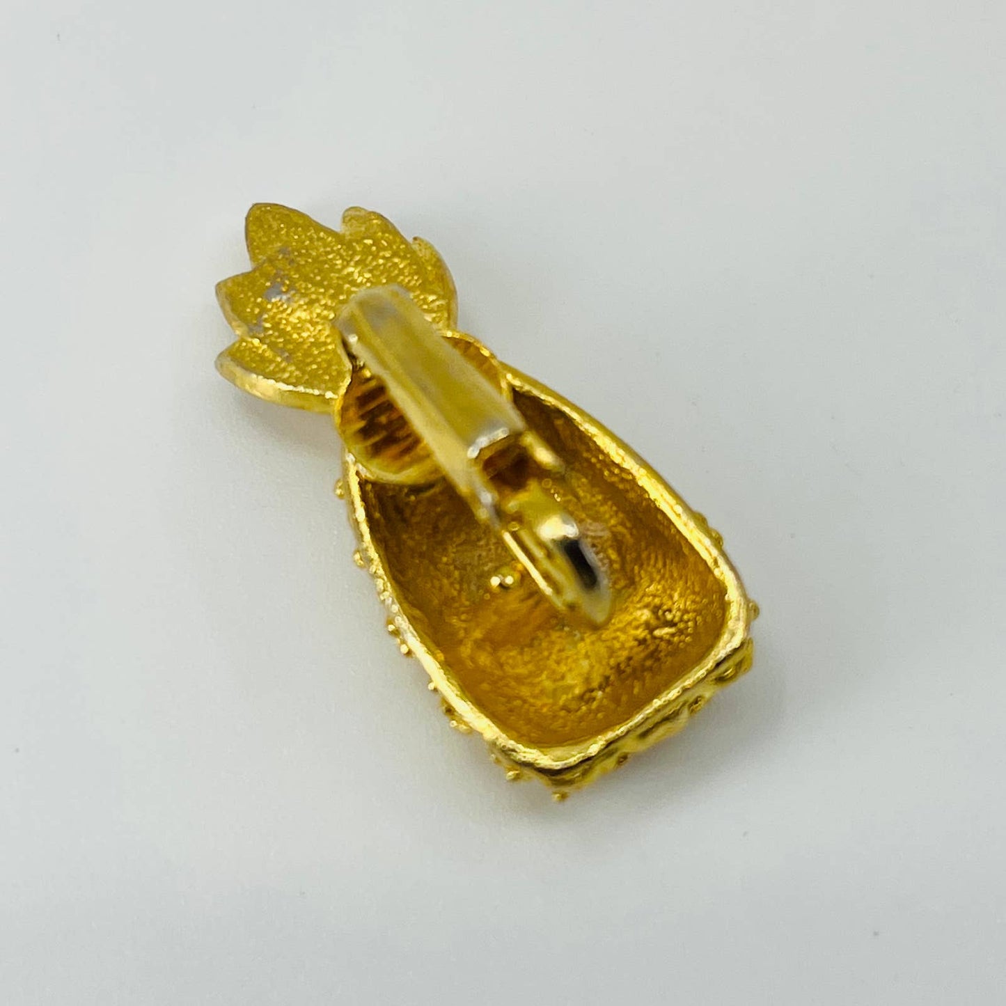 Vintage Gold Tone Pineapple Clip Earrings SB2