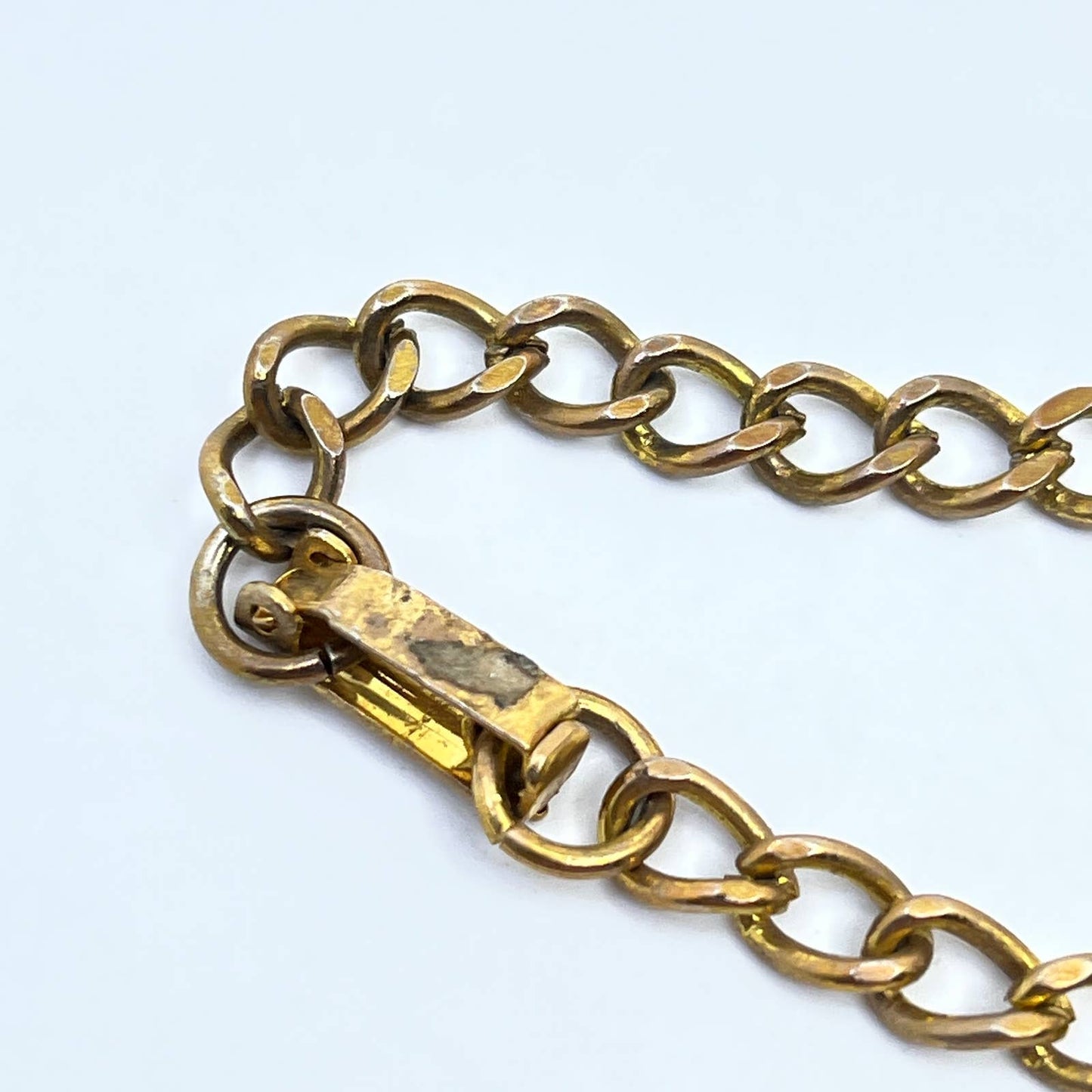 Vintage Gold Tone Monogrammed "Helen" Chain Bracelet 6.5" SD5