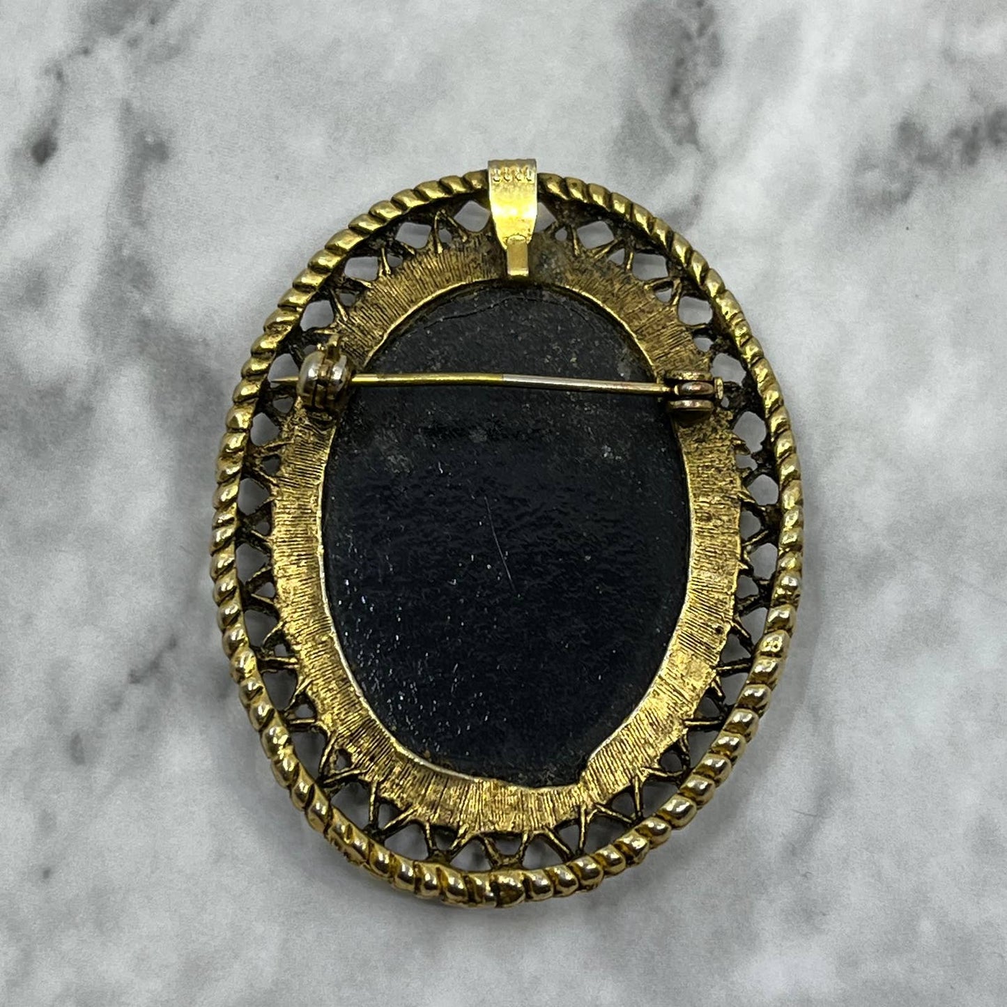 VTG Golden Steer Taurus Bull Zodiac Black Enamel Cameo 1 1/2" Pendant Brooch SE8