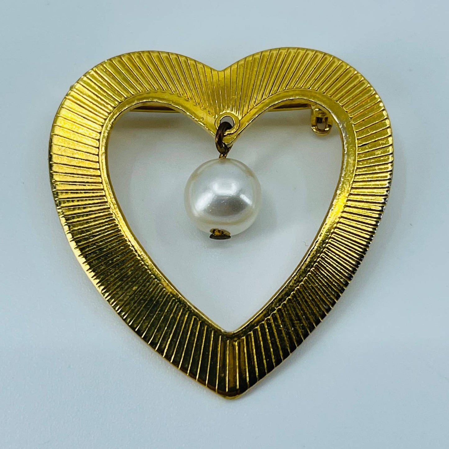 Vintage MCM Heart Faux Pearl Ribbed Brooch Gold Tone SA6