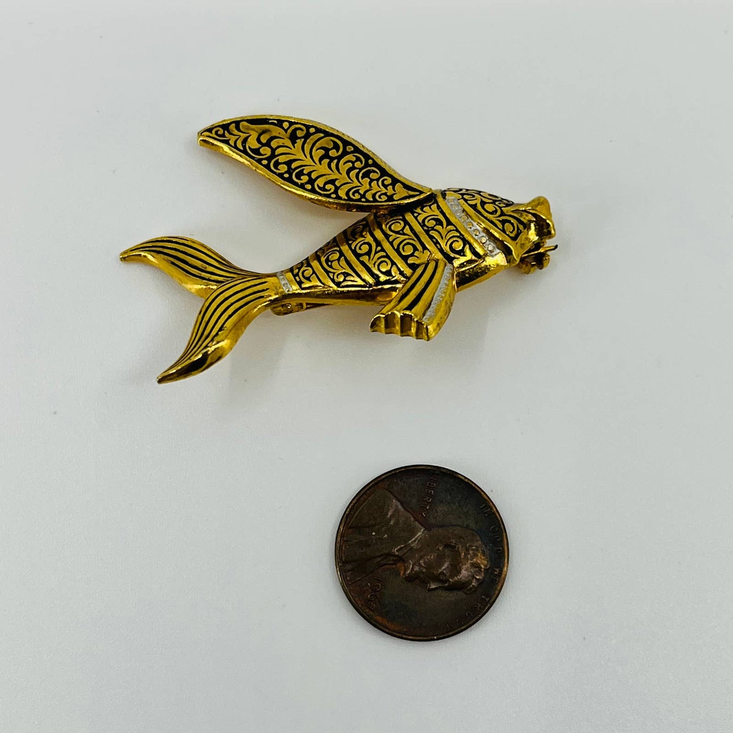 VTG Oriental Asian Koi Fish & Hook Pin Brooch Gold Tone Enamel Inlay SB2