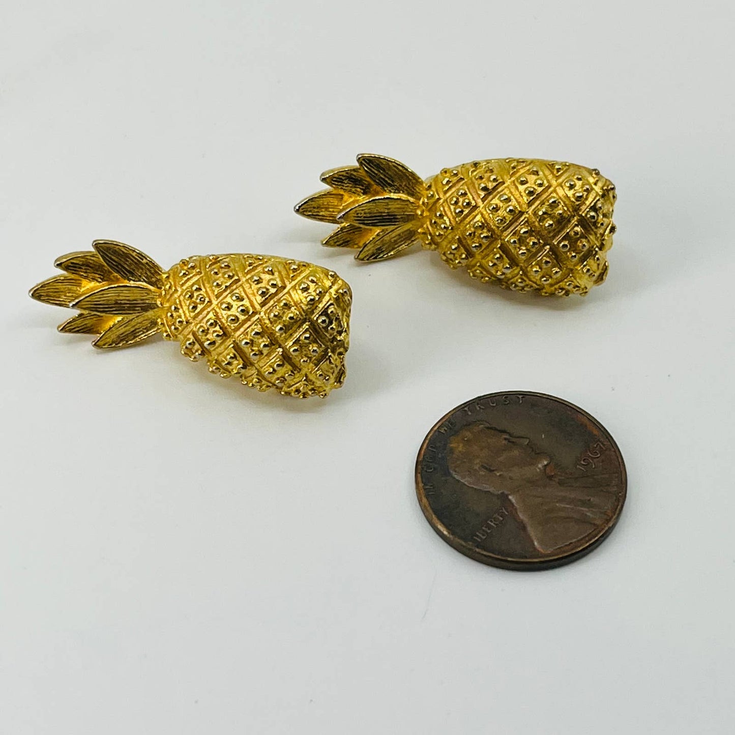 Vintage Gold Tone Pineapple Clip Earrings SB2