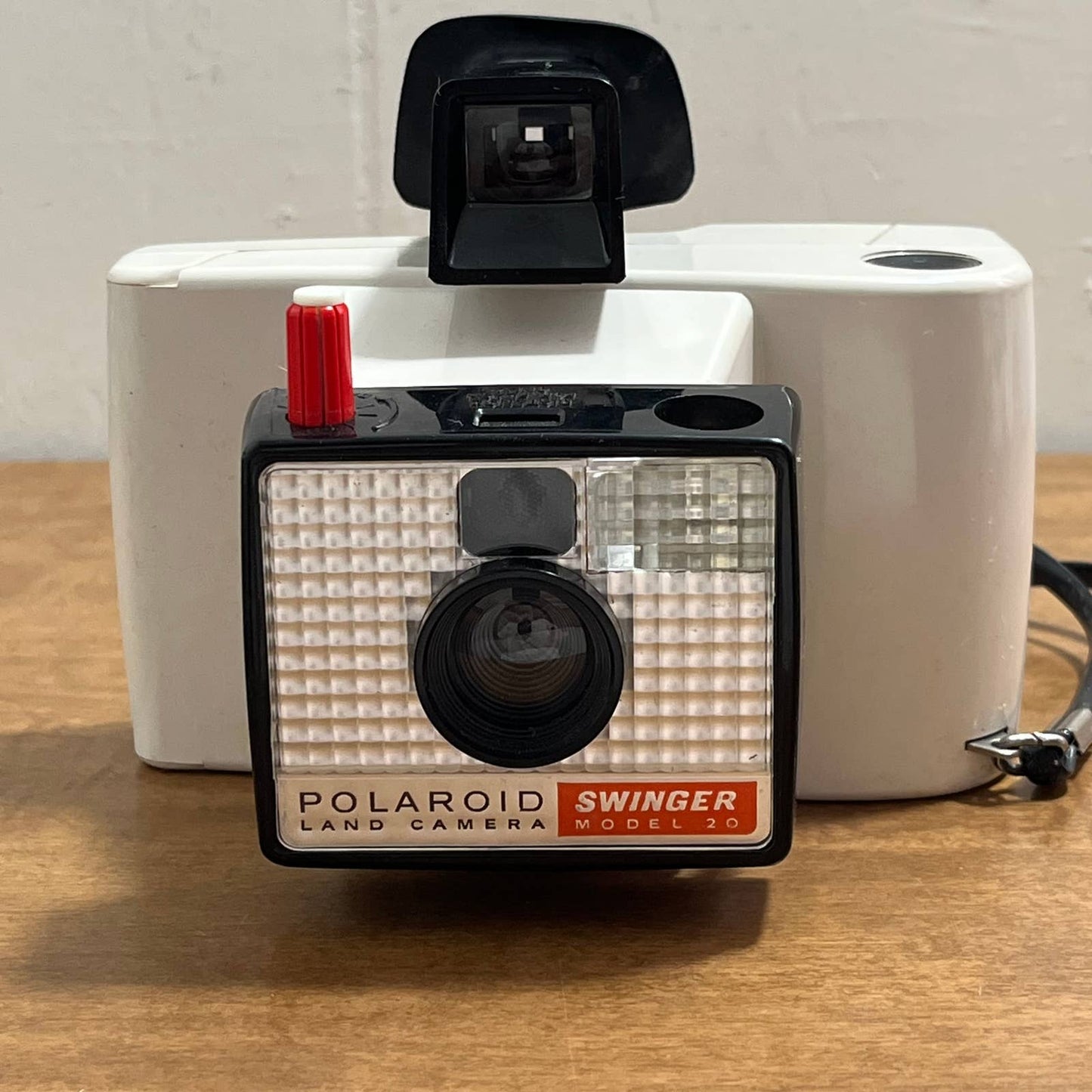 Vintage Polaroid Swinger Model 20 Land Camera Instant Camera w/ Strap TB8