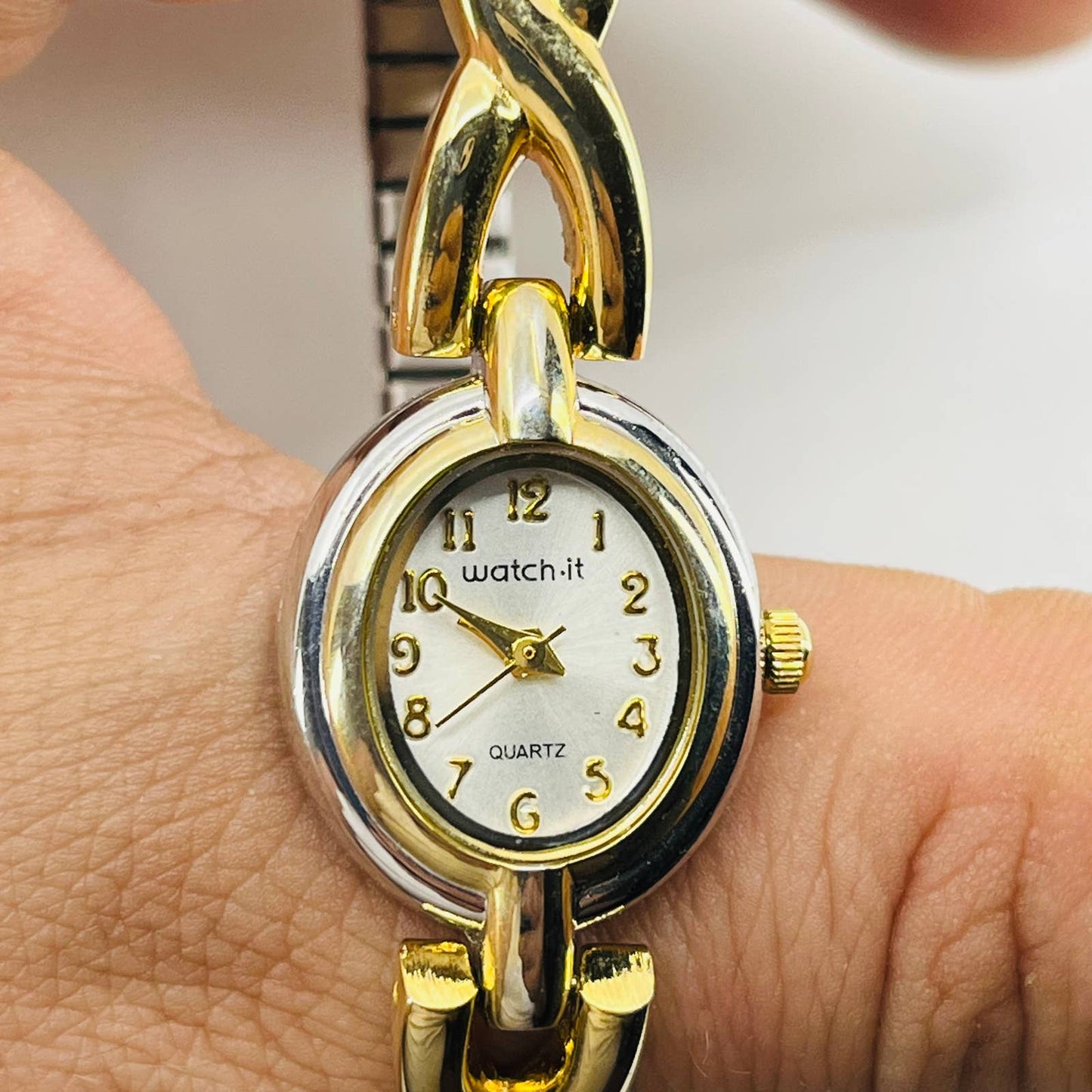 Vintage Watch It Gold & Silver Tone Quartz Watch Metal Stretch Band SA9