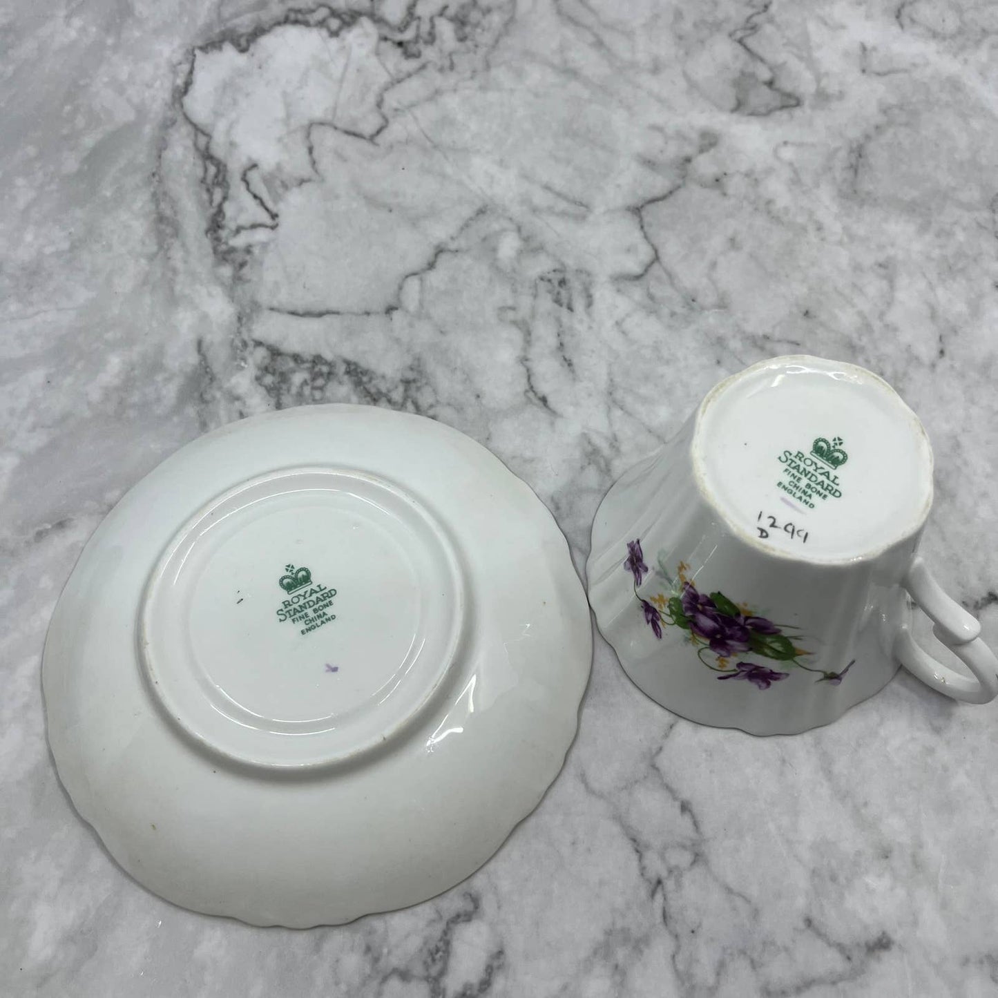 ROYAL STANDARD Fine Bone China England Cup and Saucer Violets TA7