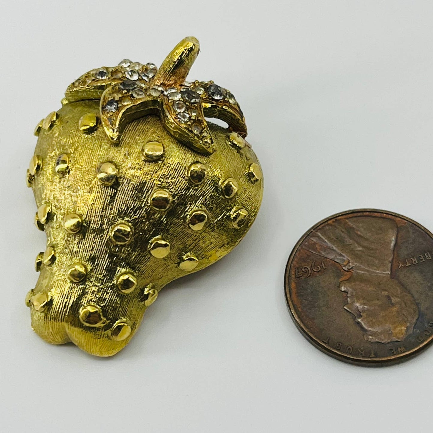 Vintage Textured Strawberry Rhinestone Gold Tone Brooch SB2