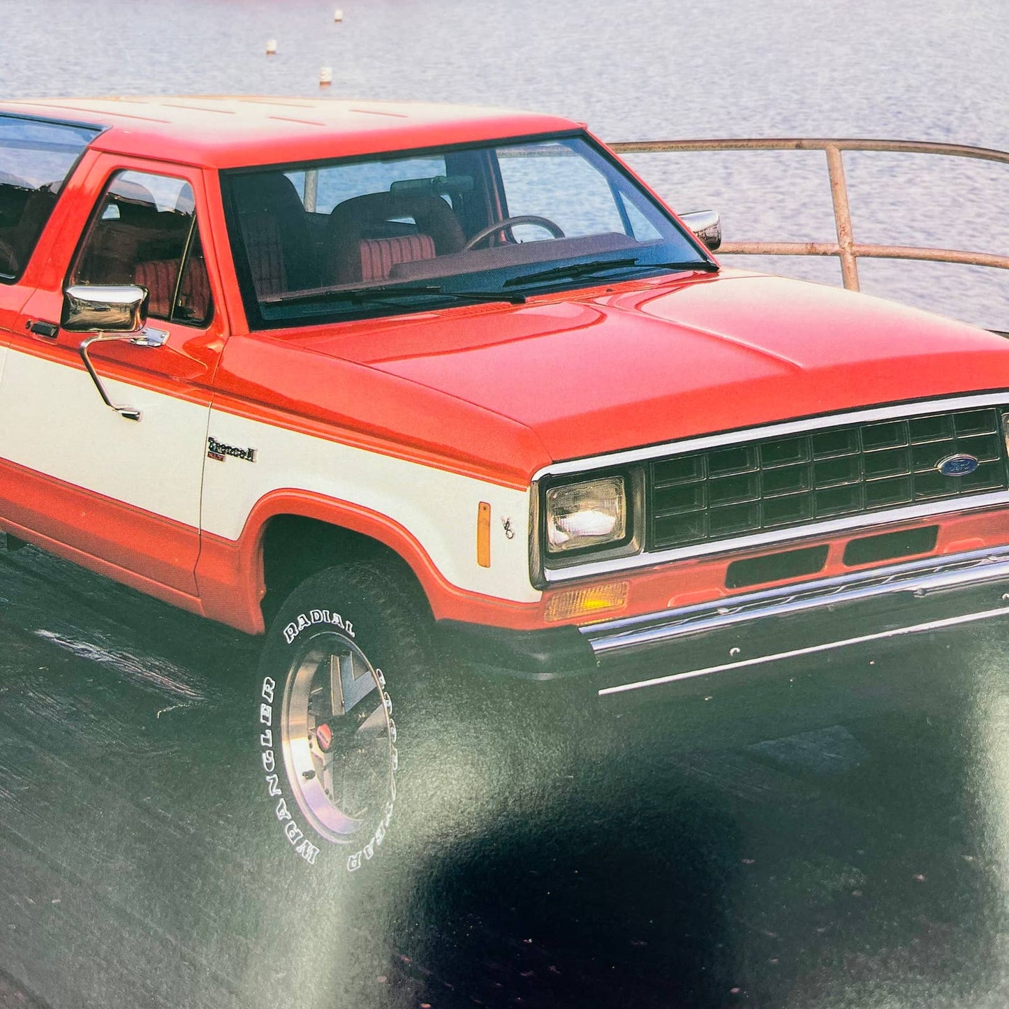 1985 Ford Bronco II Dealer Sales Brochure Full Color Pictures Catalog BA3