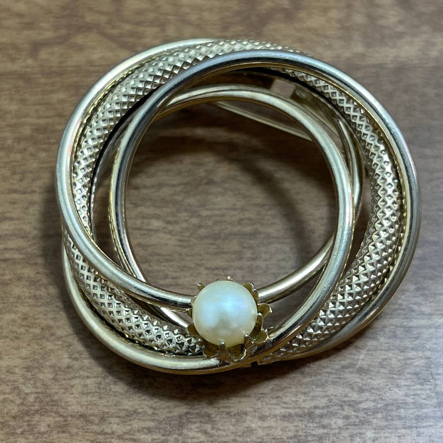 Vintage MCM Brooch Pin Gold Tone Rope Swirl Pearl Style SE1