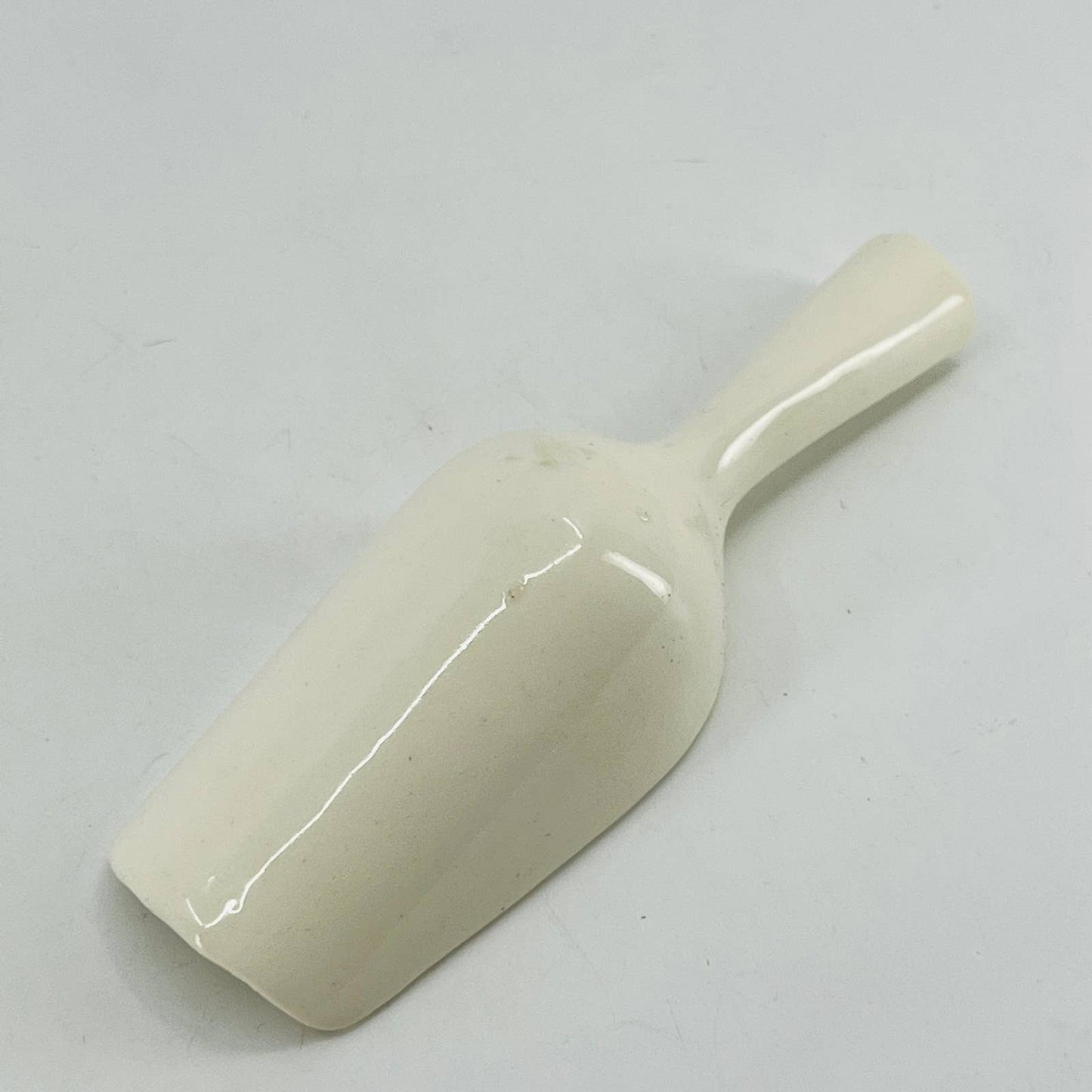 Vintage Miniature Ceramic Grain Scoop 3 1/2” SA9