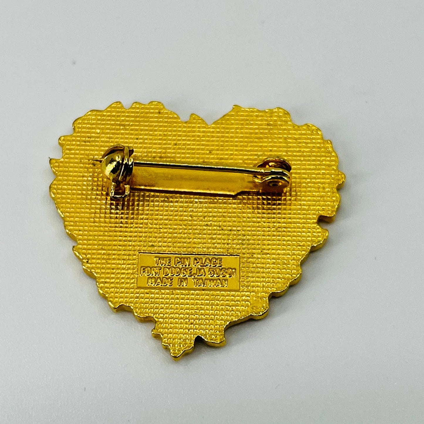 Vintage Ornate Enamel Heart Brooch Pin Gold Tone SA6