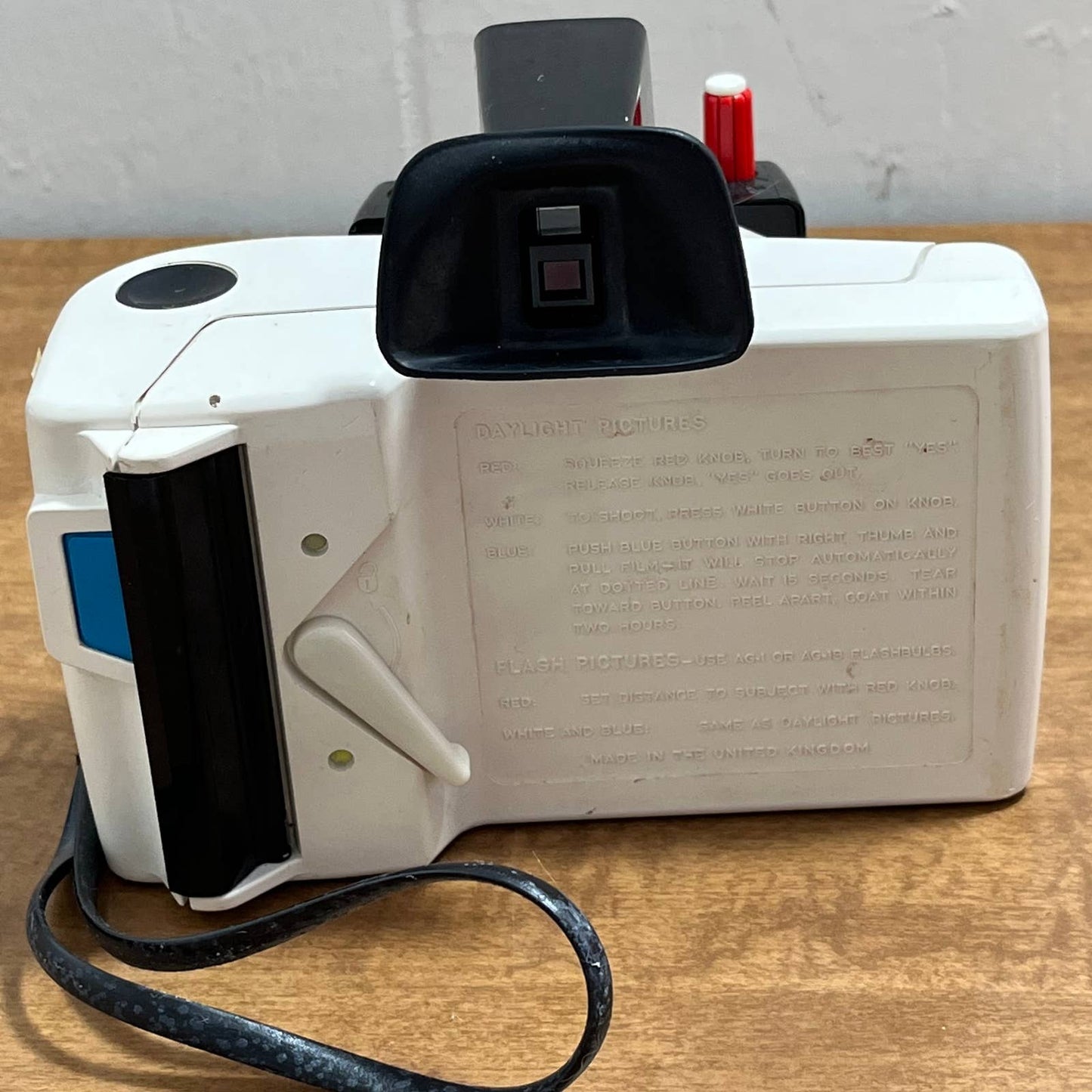 Vintage Polaroid Swinger Model 20 Land Camera Instant Camera w/ Strap TB8