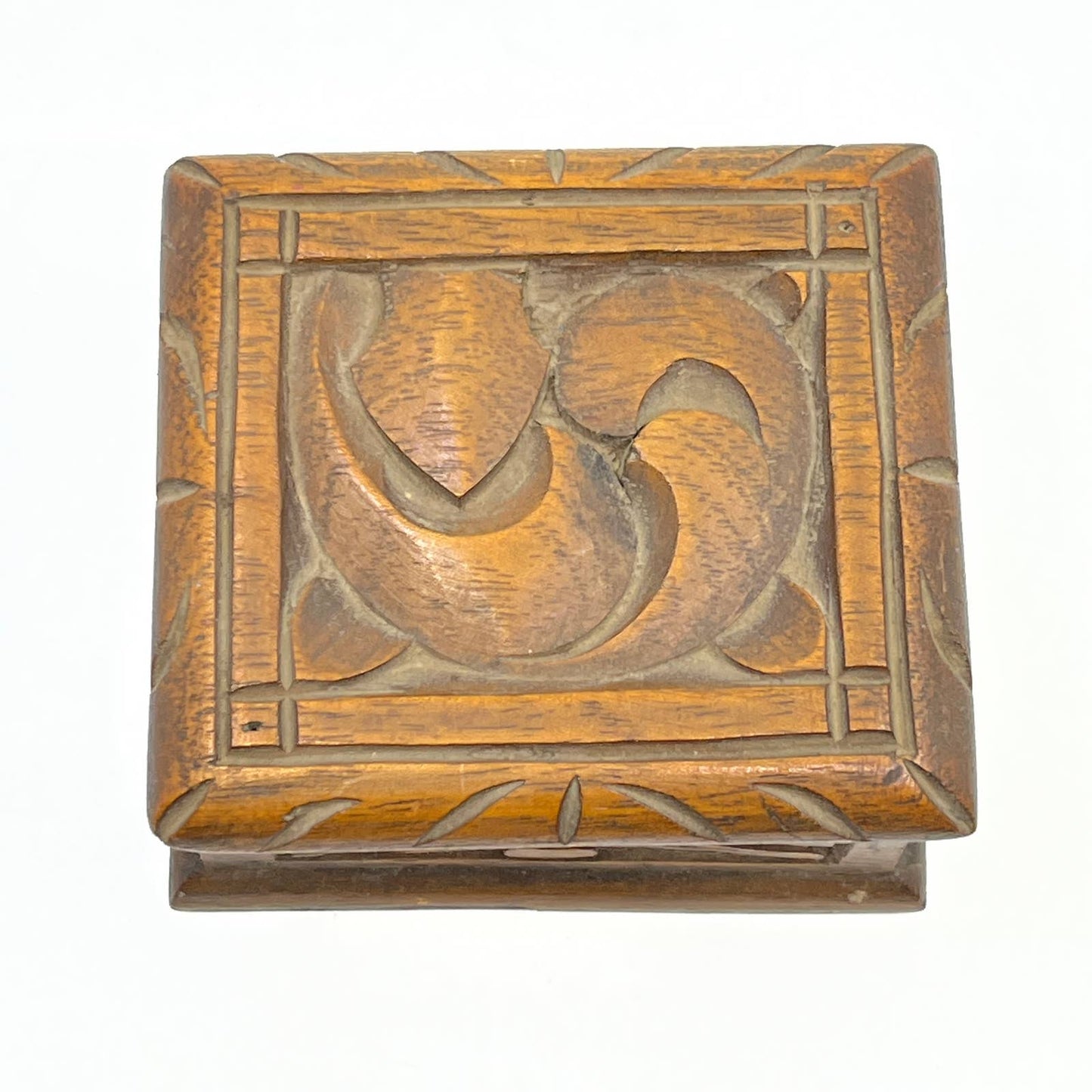 Hand Carved Wood Indonesian Trinket Jewelry Box 3.5 x 4 x 2 TF5