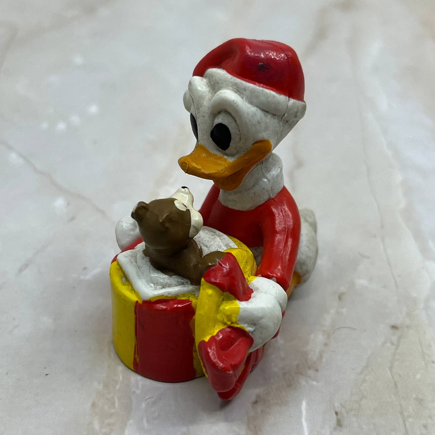 Vintage Christmas Donald Duck w/ Chipmunk Gift PVC Applause Figure Disney TC5-S1