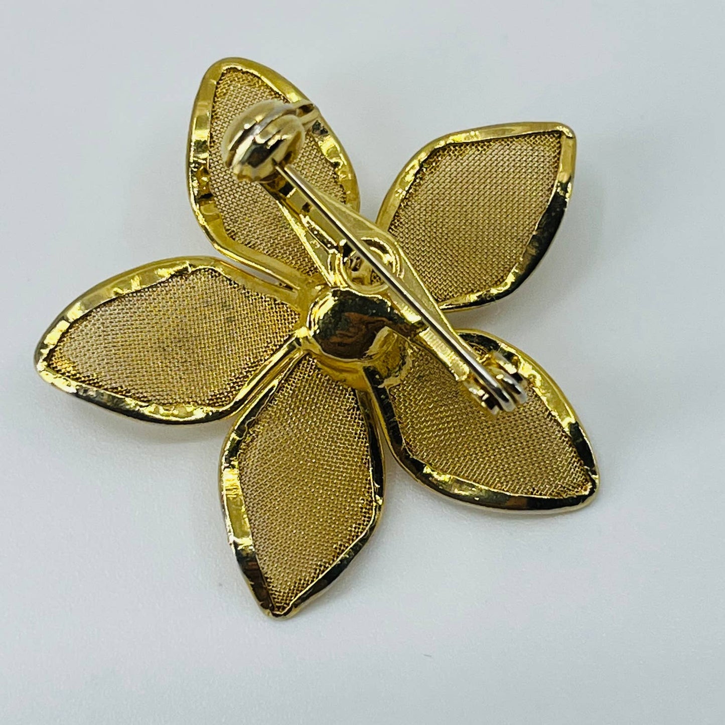 1960s MCM 5 Petal Flower Textured Brooch Gold Tone SA6