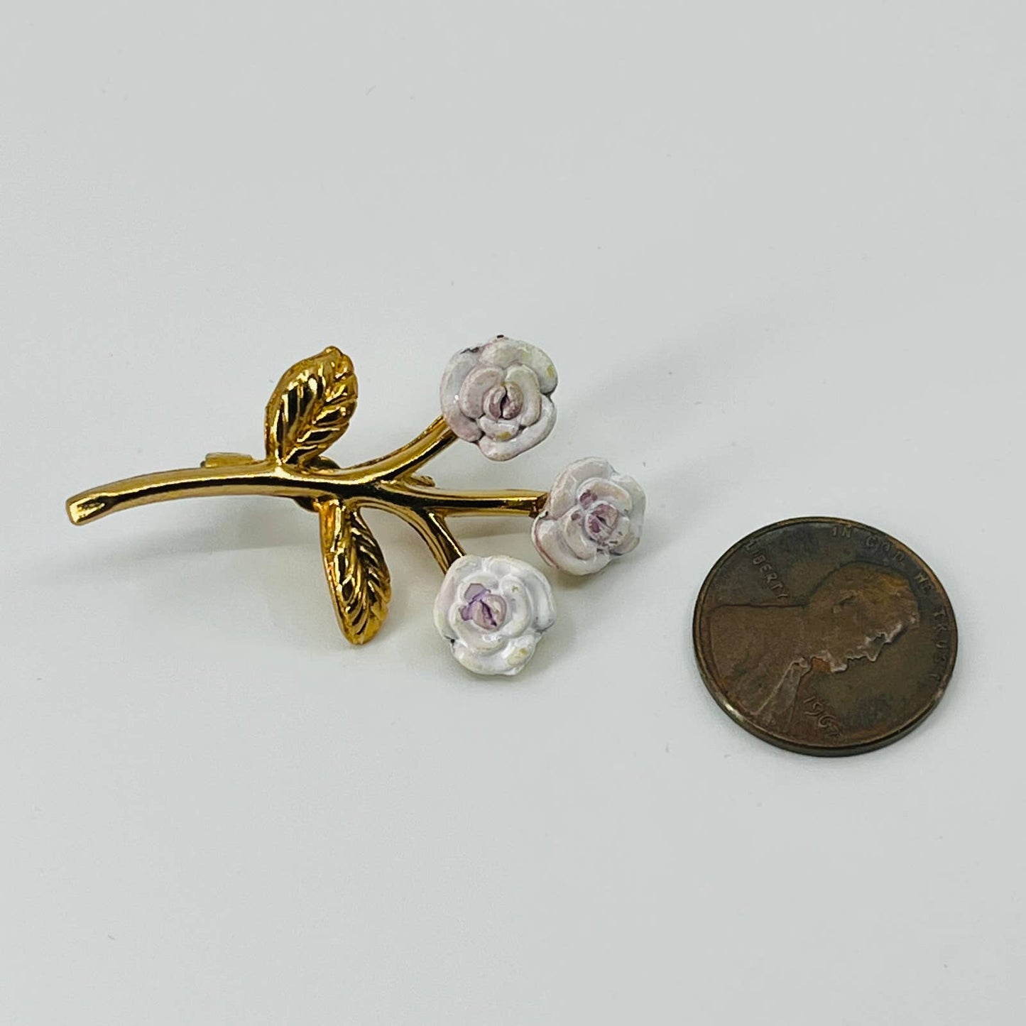 Vintage White Lavender Enamel Three Rose Brooch Gold Tone SA6