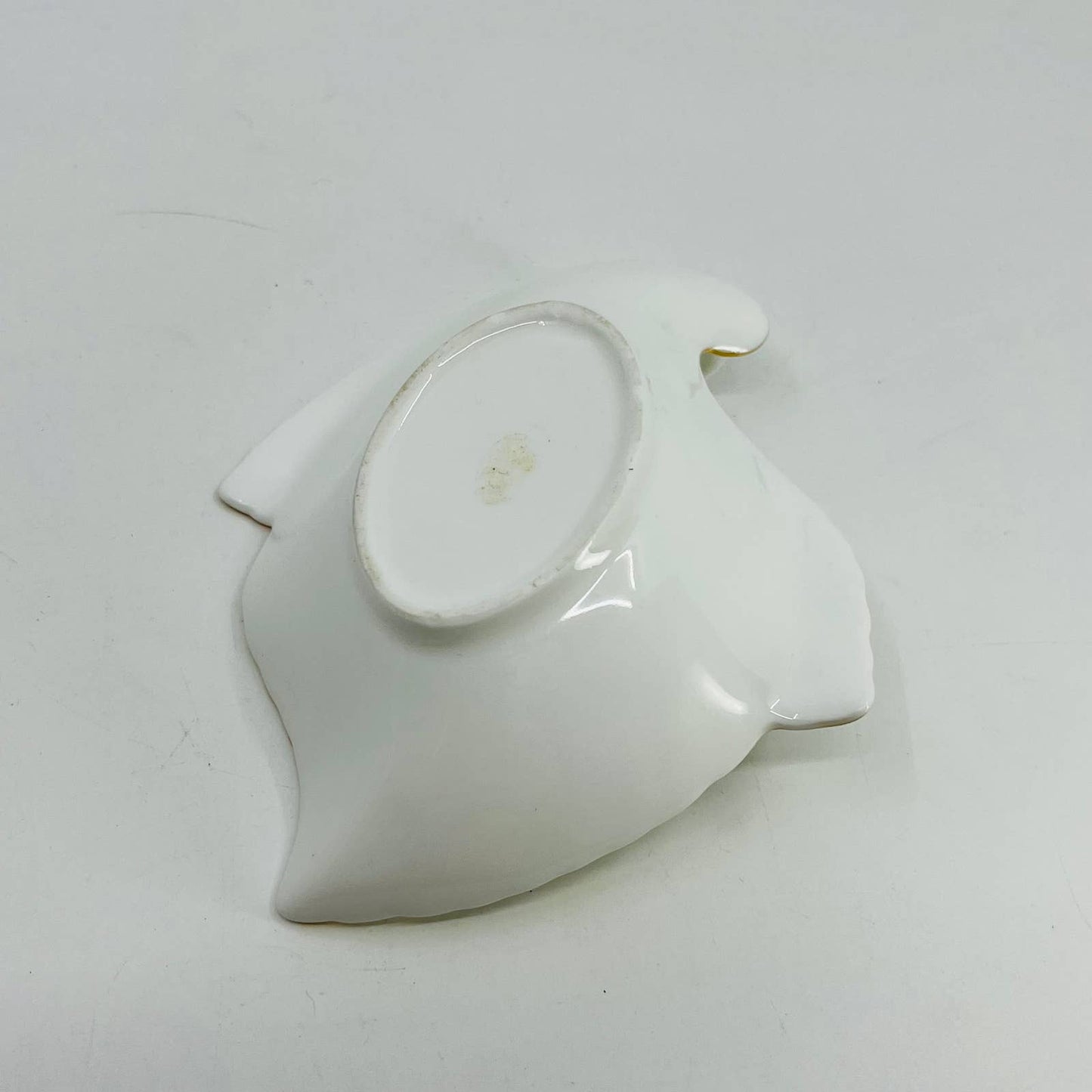 Vintage Porcelain Gold Painted Edge Leaf Shape Trinket Dish 4” TD8