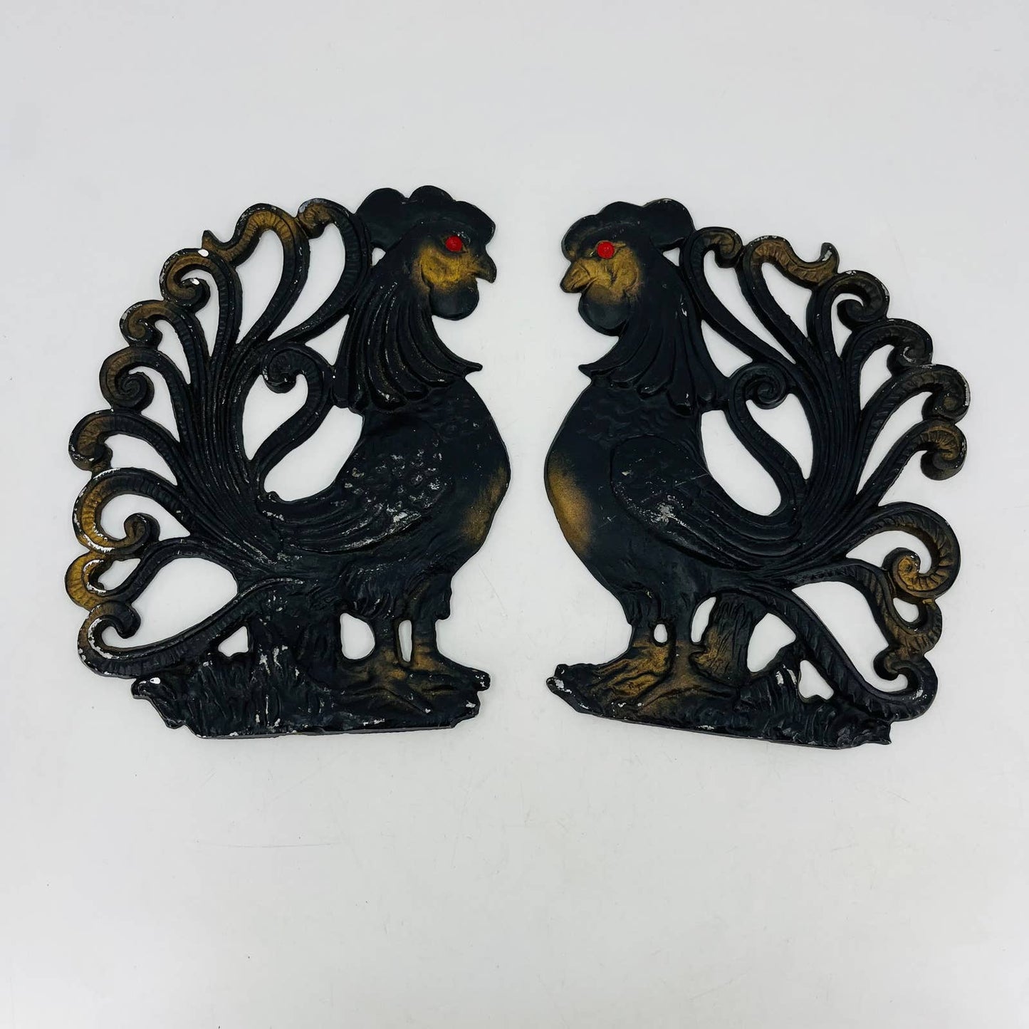 Vintage Painted Cast Metal Roosters Decor Wall Plaque Chicken Barn Decor 7” TC7