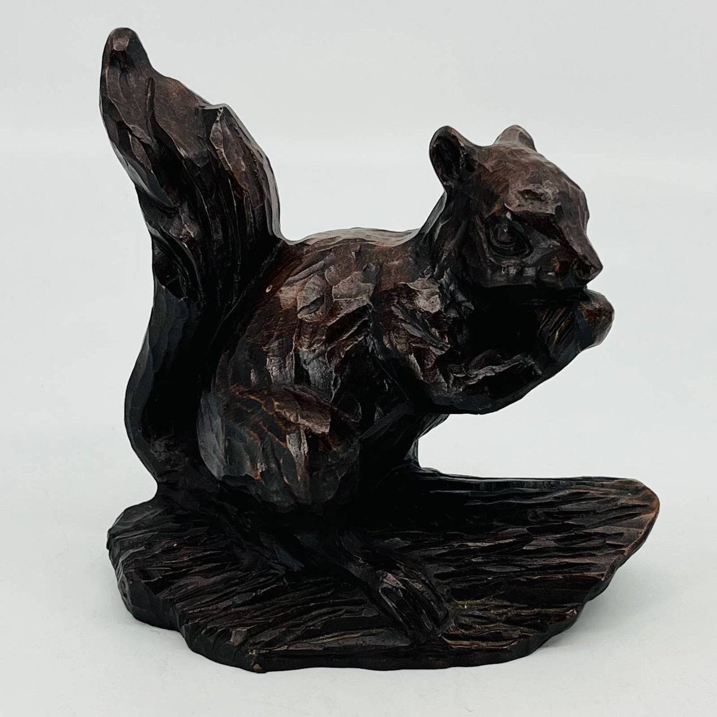 Vintage Red Mill Hand Crafted Crushed Pecan Shell Resin Squirrel Figurine 5" TC6