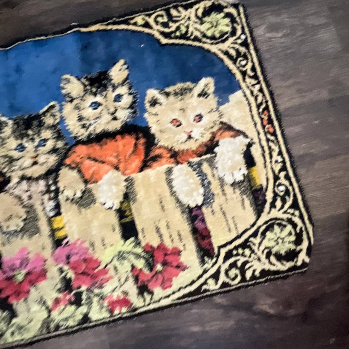 1950s KITTEN TAPESTRY 6 Cats Kittens Peeking Over Fence Lightweight 18x36 TG1