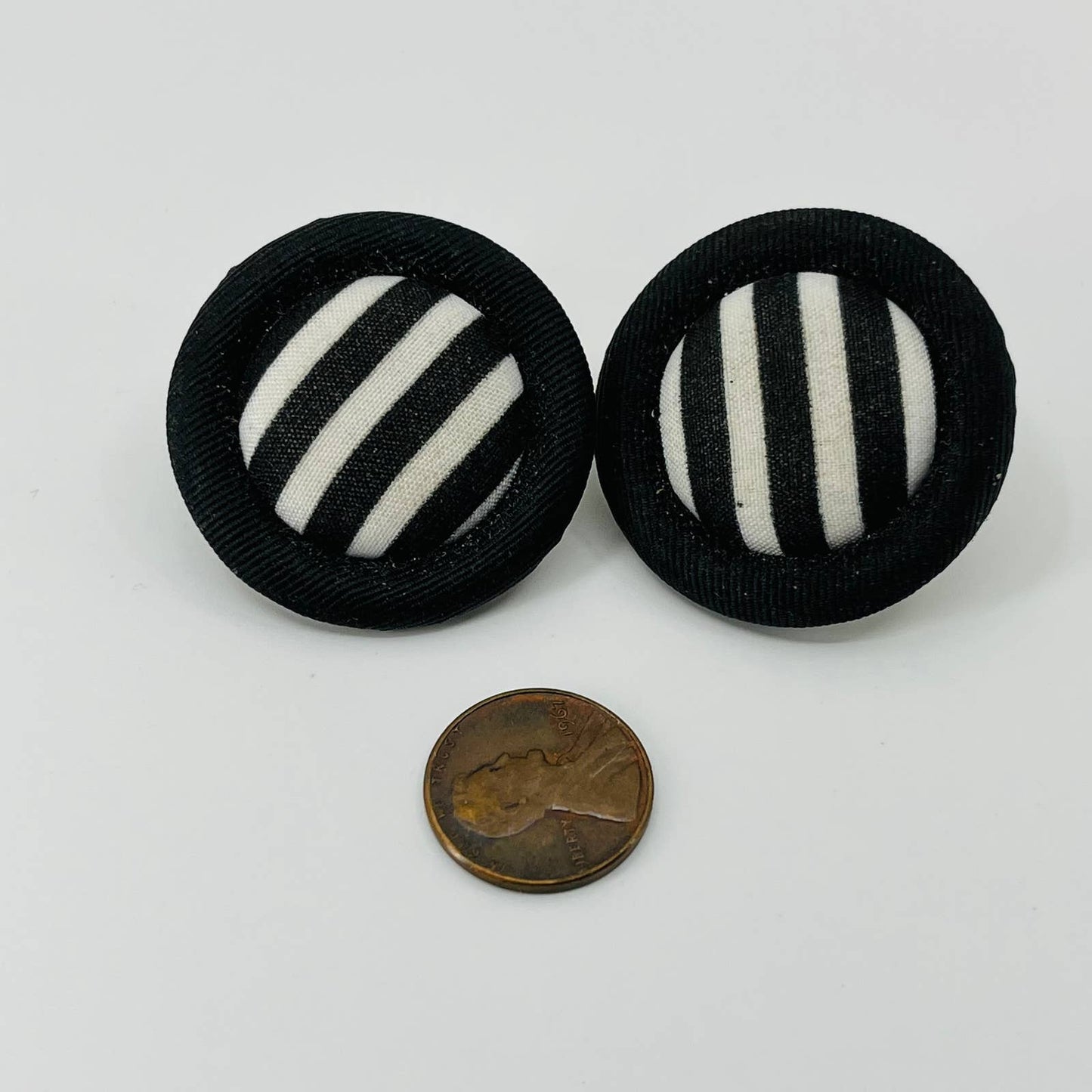 Vintage 80s Large Soft Fabric Black and White Clip Earrings SB2