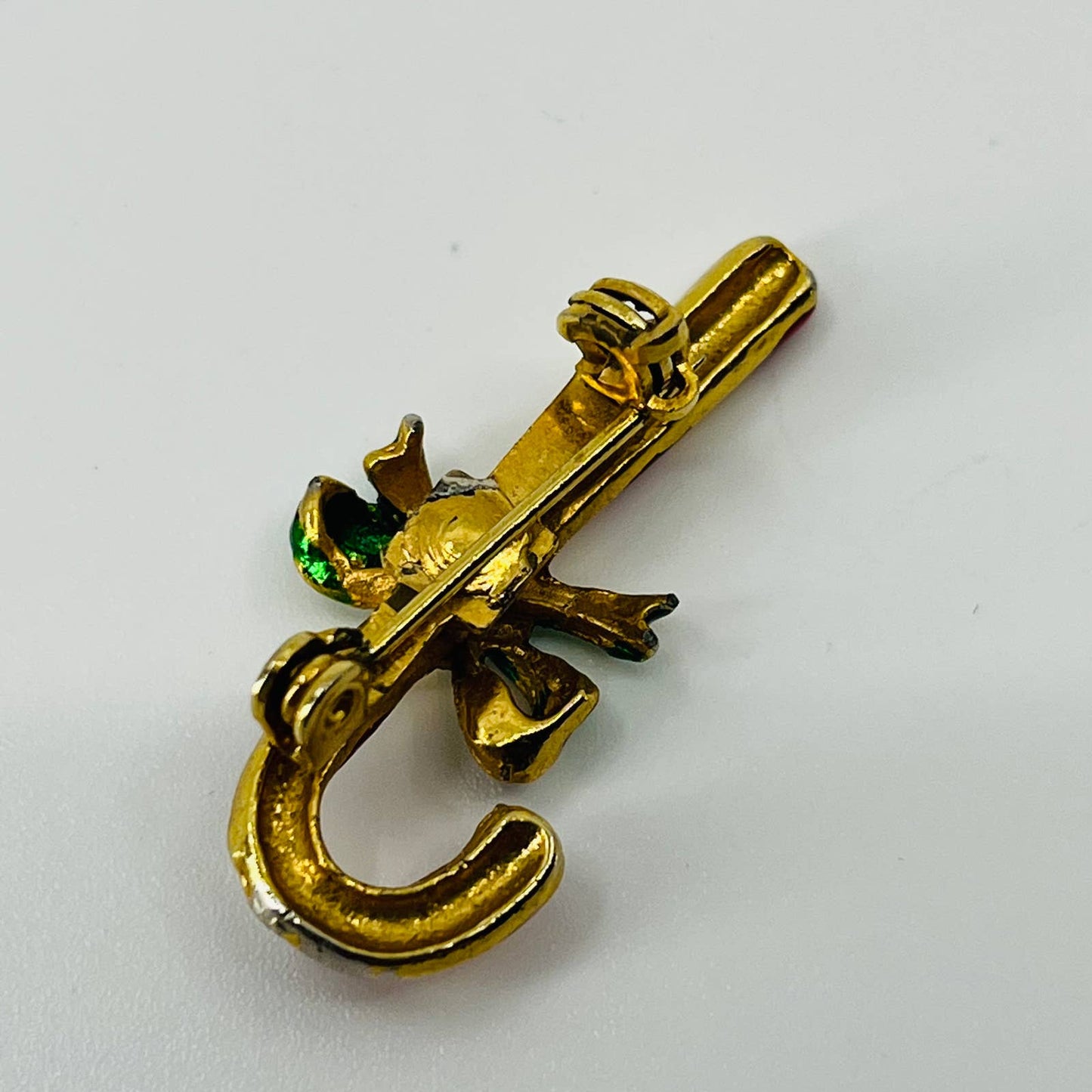Vintage Gerry’s Enamel Christmas Candy Cane Bow Pin Brooch Gold Tone SB2