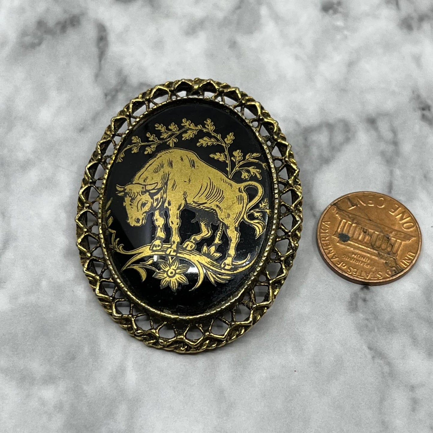 VTG Golden Steer Taurus Bull Zodiac Black Enamel Cameo 1 1/2" Pendant Brooch SE8