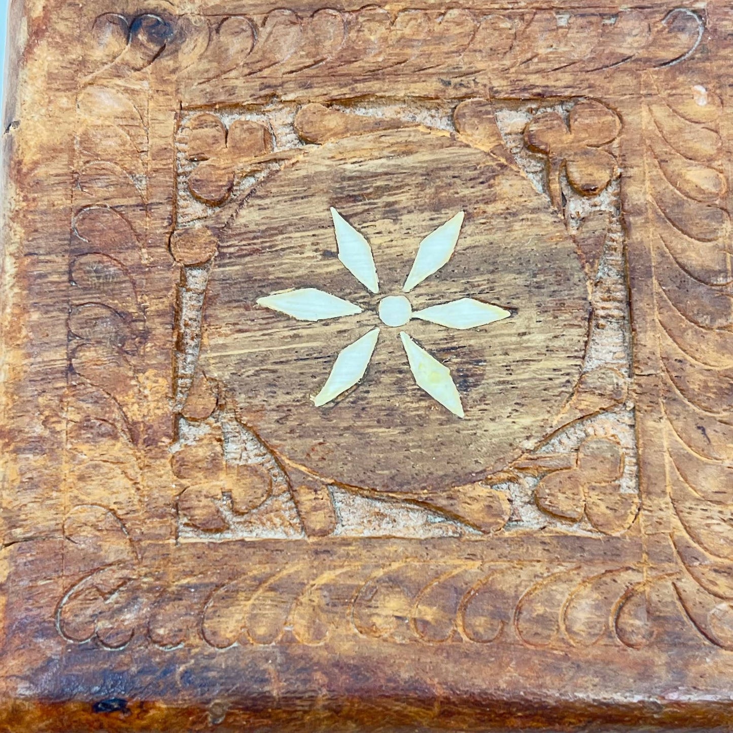 Vintage Teak Wood Carved Trinket Box Mother of Pearl Inlay India 4x4x2” TE5