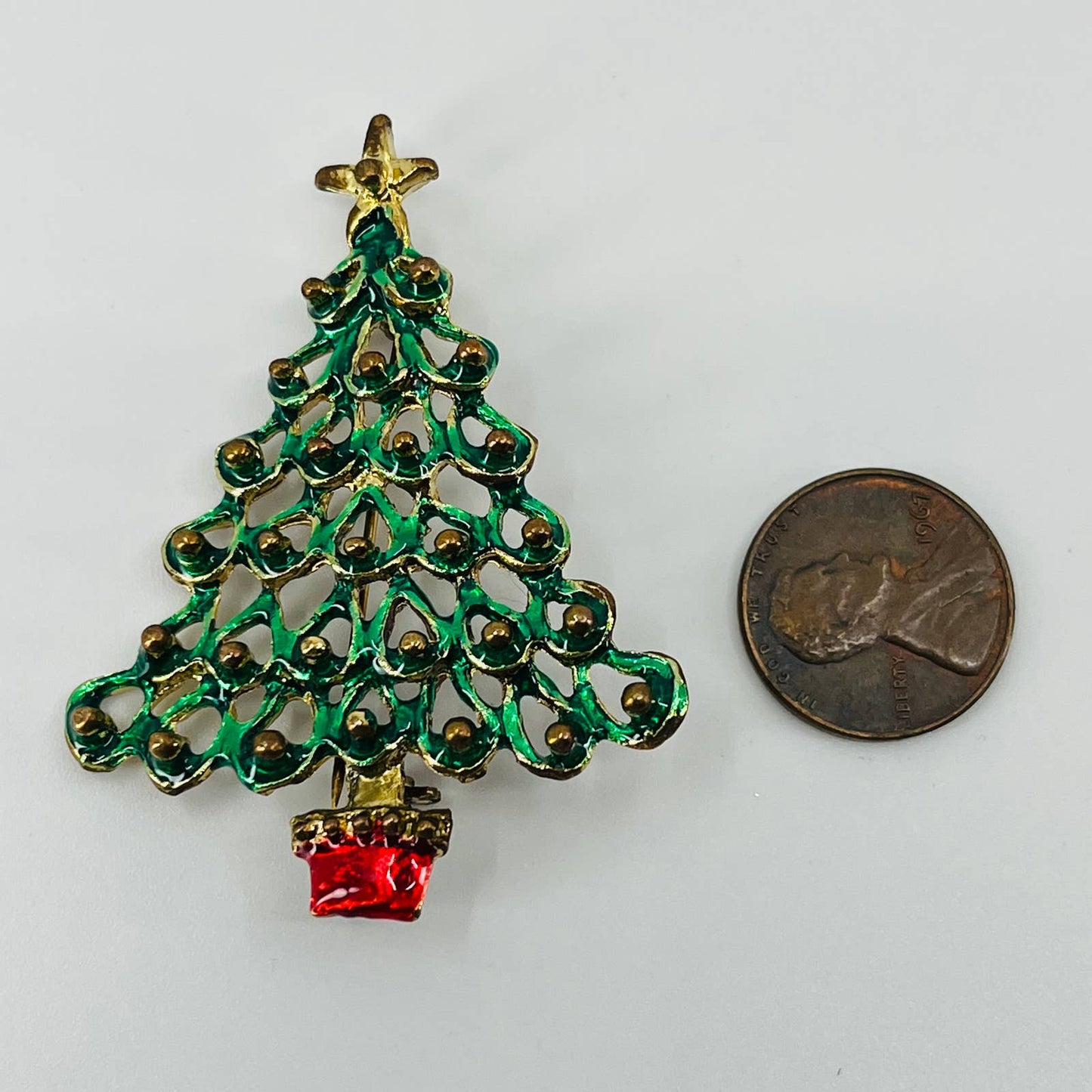 Vintage Enamel Christmas Tree With Star Pin Brooch Gold Tone SB2