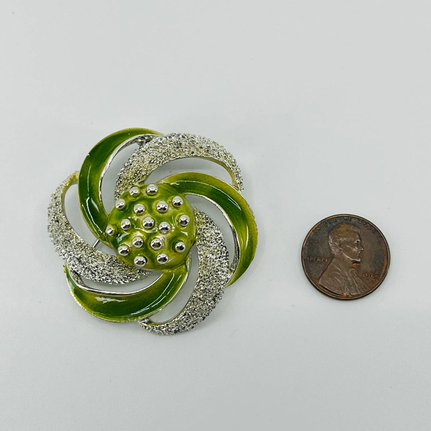 1960s Green Enamel Hobnail Textured Silver Tone Swirl Brooch SB2