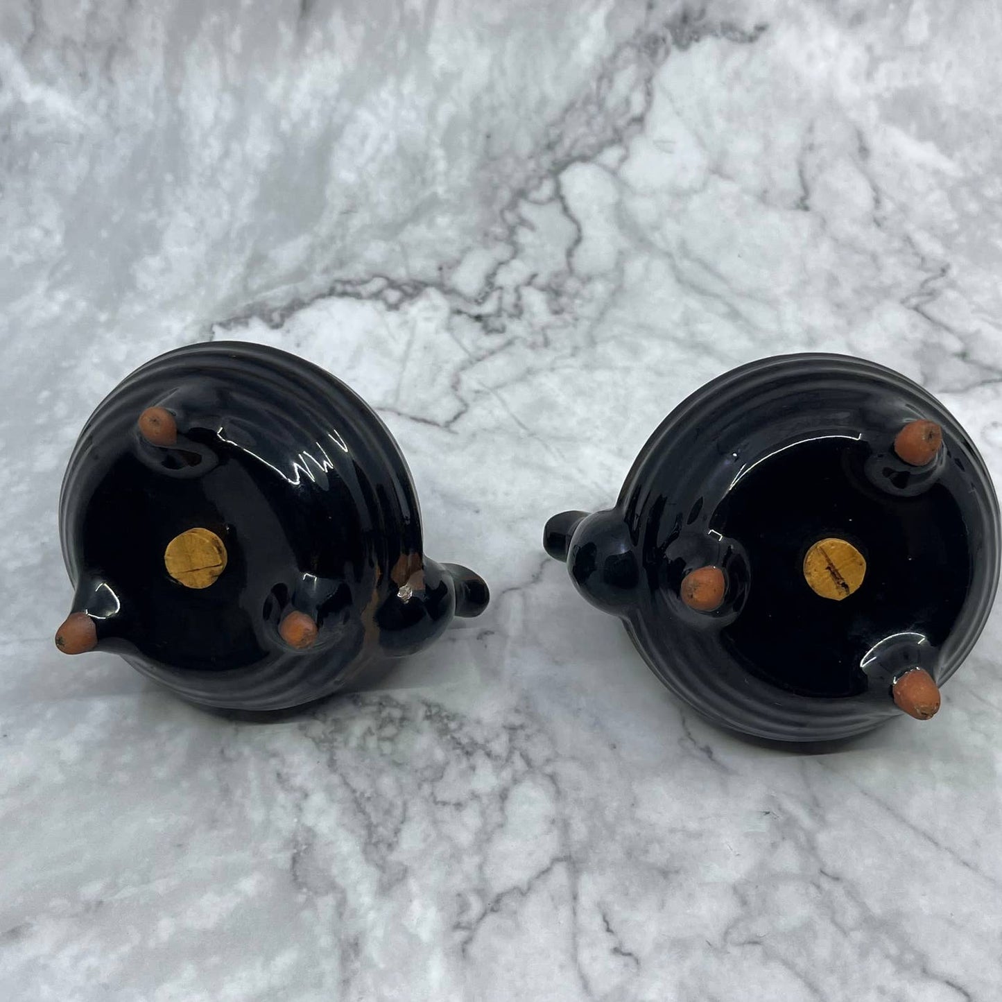 1950s Redware Black Hand Painted Rooster Salt & Pepper Tea Kettle Set Japan TA2